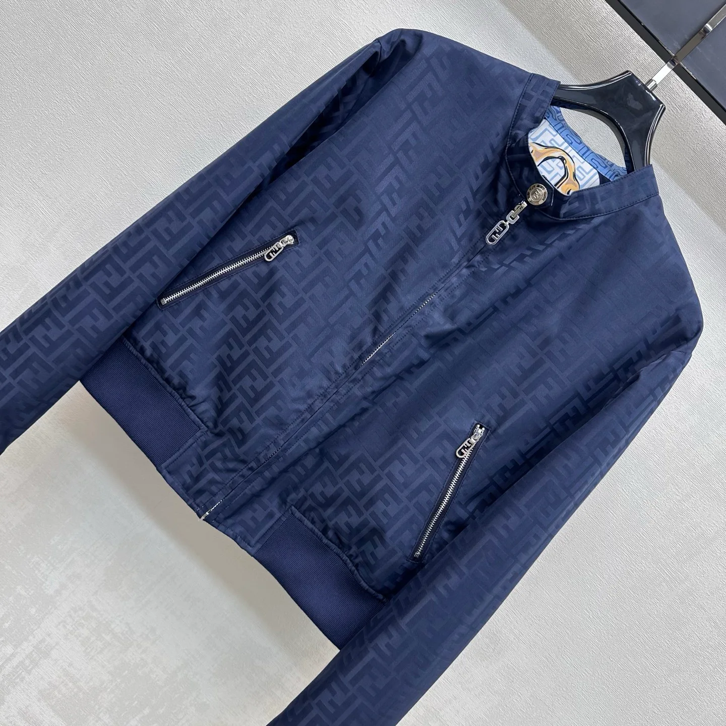 Куртки И Пуховики Женские Fendi 18327909