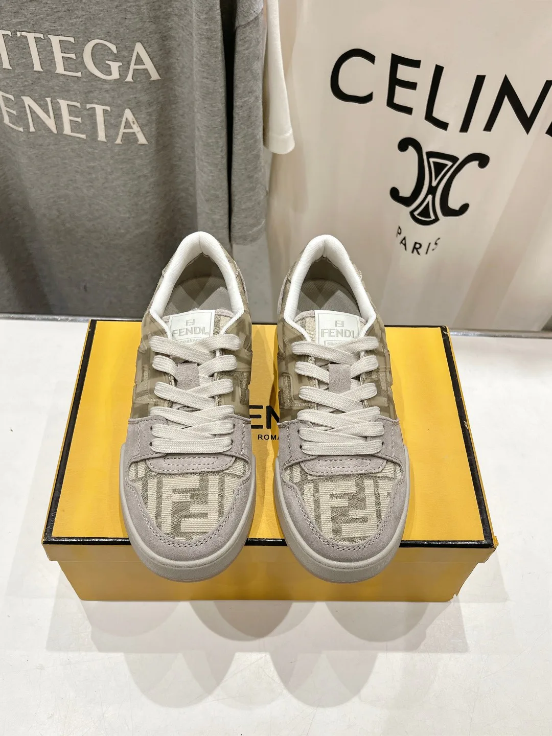 Кроссовки Женские Fendi 17908444