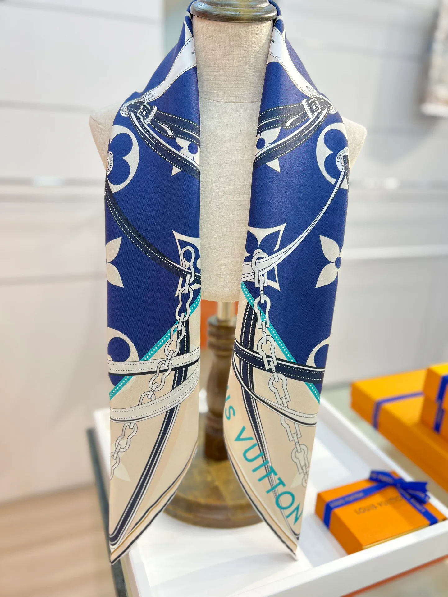 Шарфы Louis Vuitton 16270