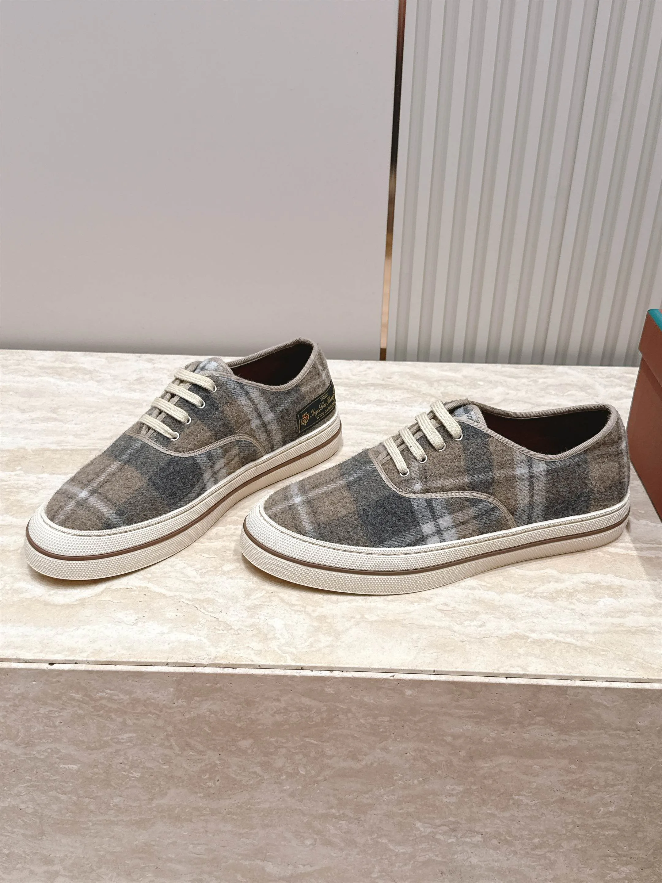 Кроссовки Женские Loro Piana 18285998