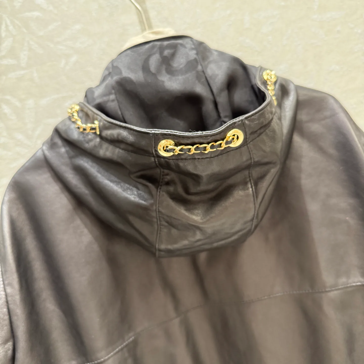 Кожаные Куртки И Дублёнки Женские Chanel 18172608