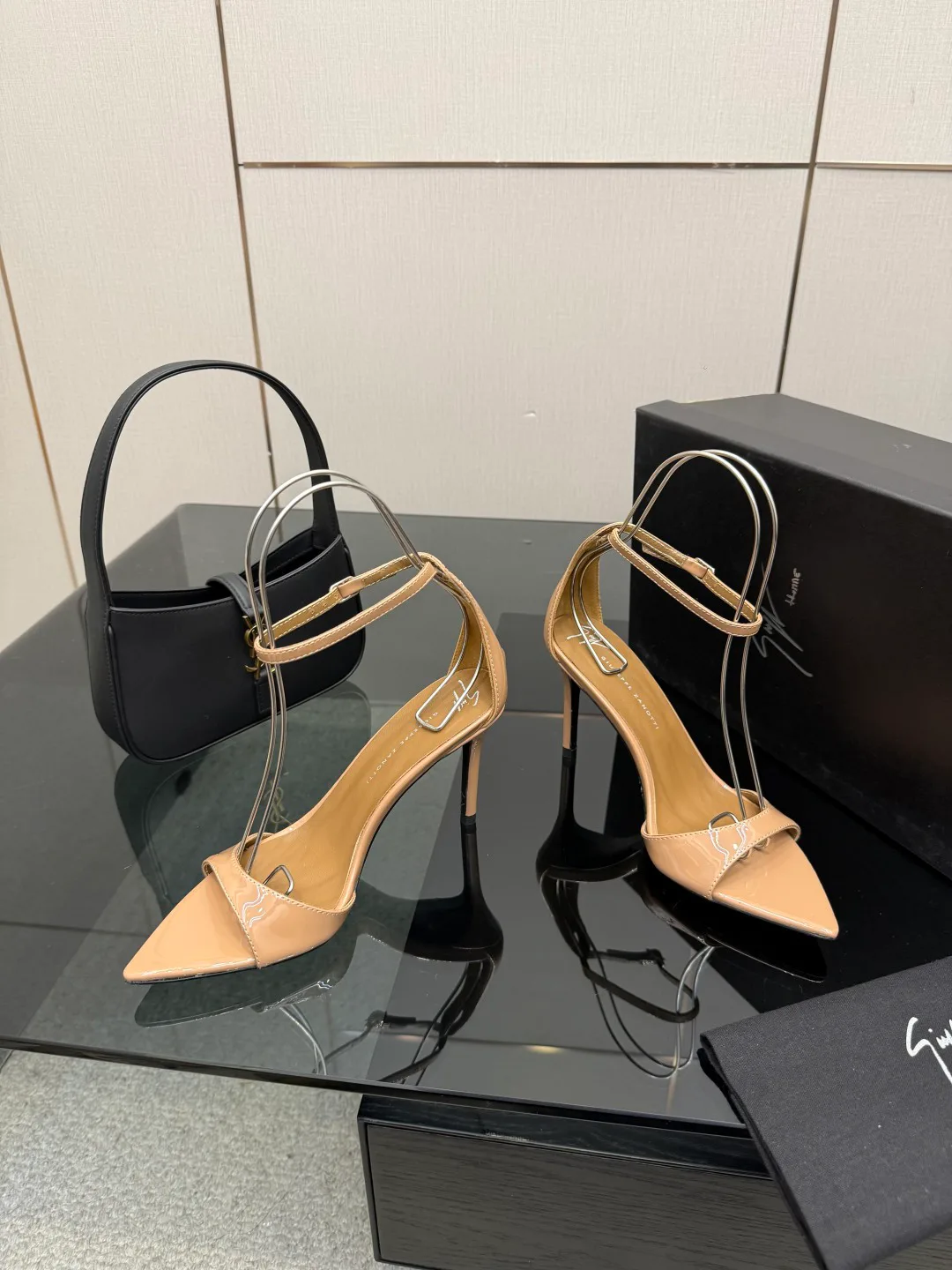Сандалии Женские Giuseppe Zanotti 5052118