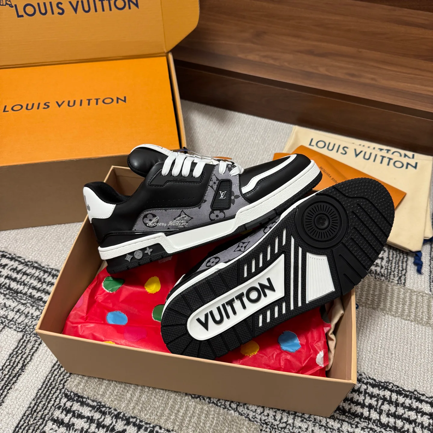 Кроссовки Женские Louis Vuitton 1546844