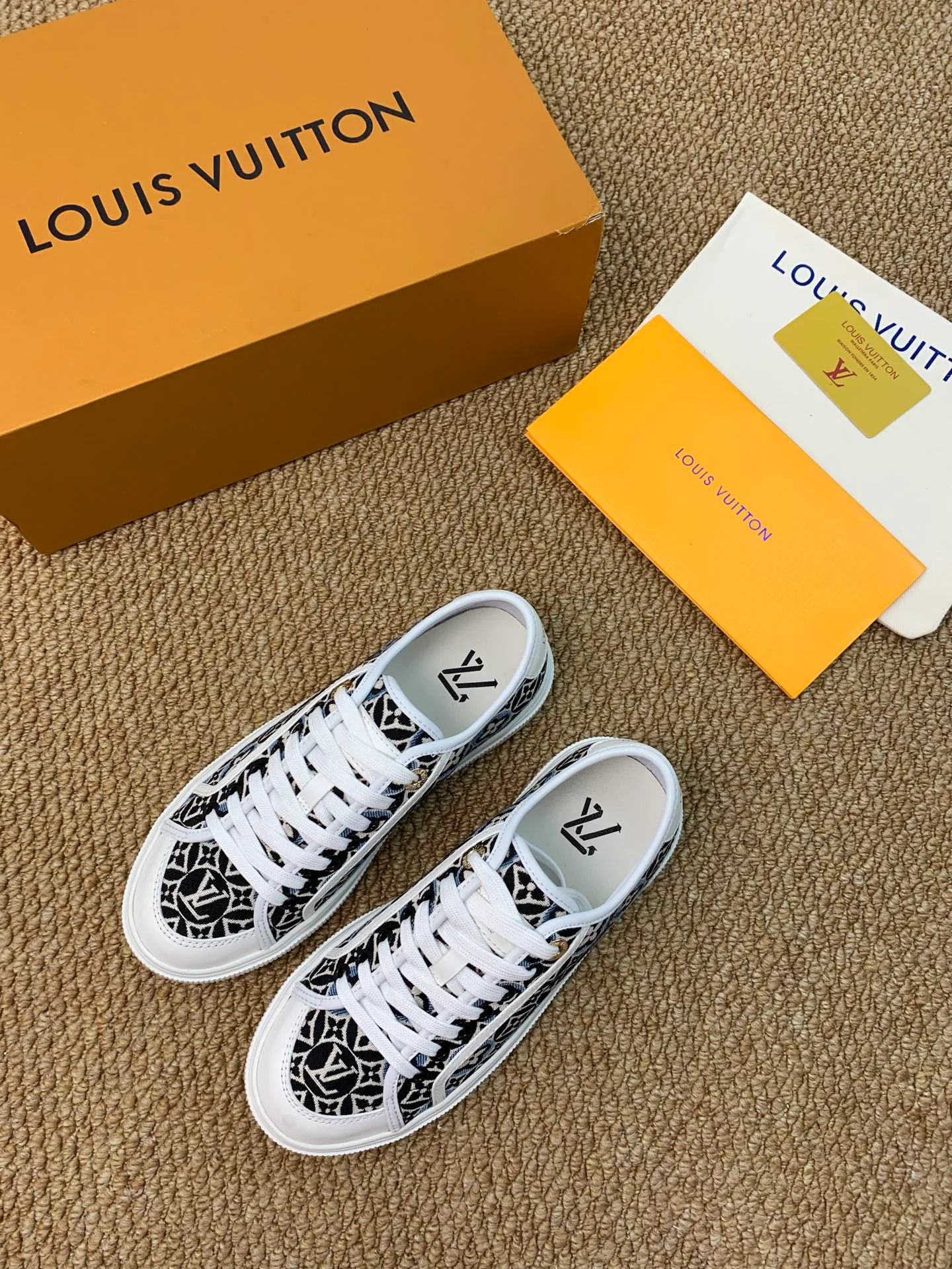 Кроссовки Женские Louis Vuitton 17545199