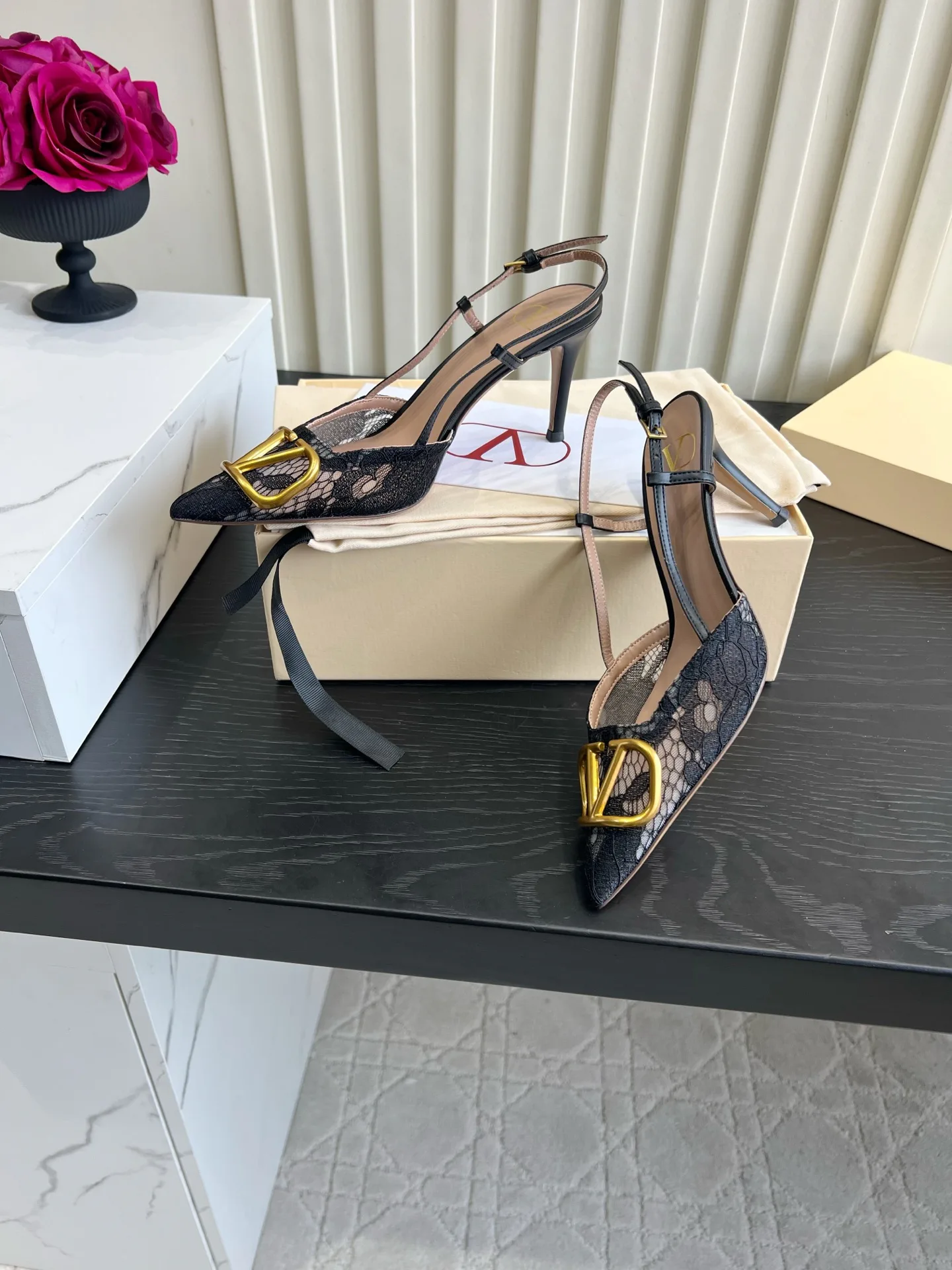Босоножки Женские Valentino 18322873