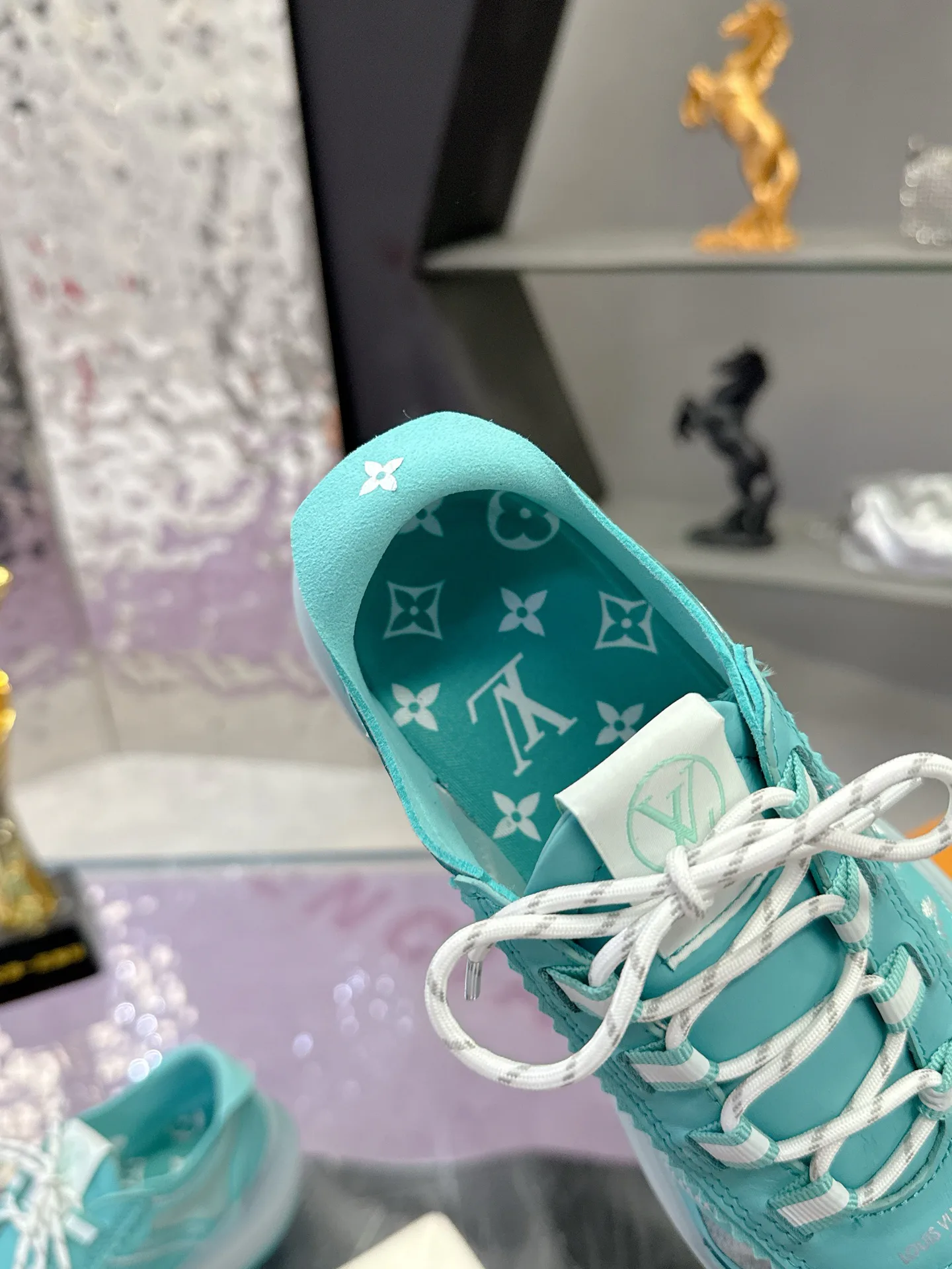 Кроссовки Женские Louis Vuitton 17368547