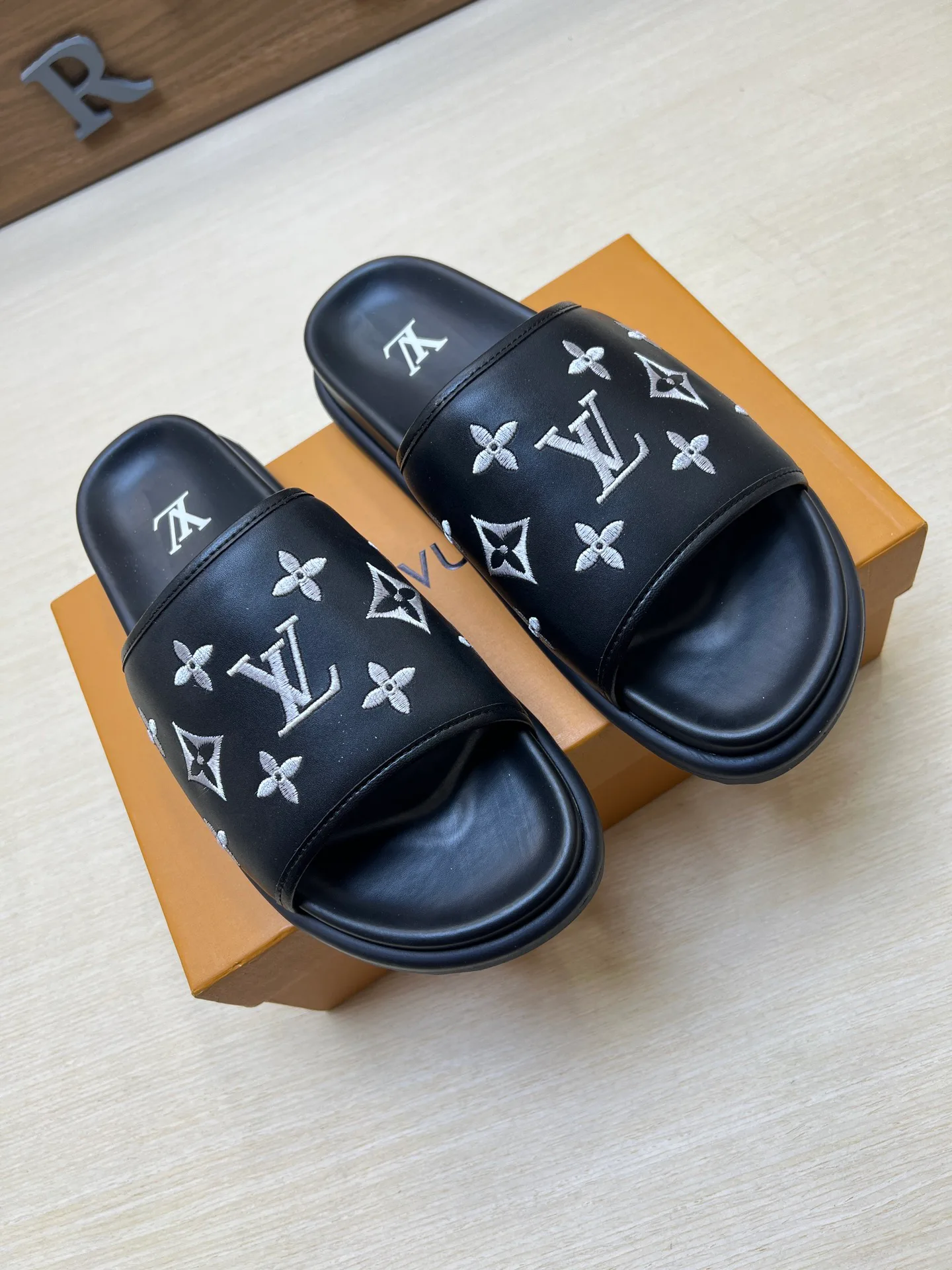 Шлепанцы Мужские Louis Vuitton 11450856