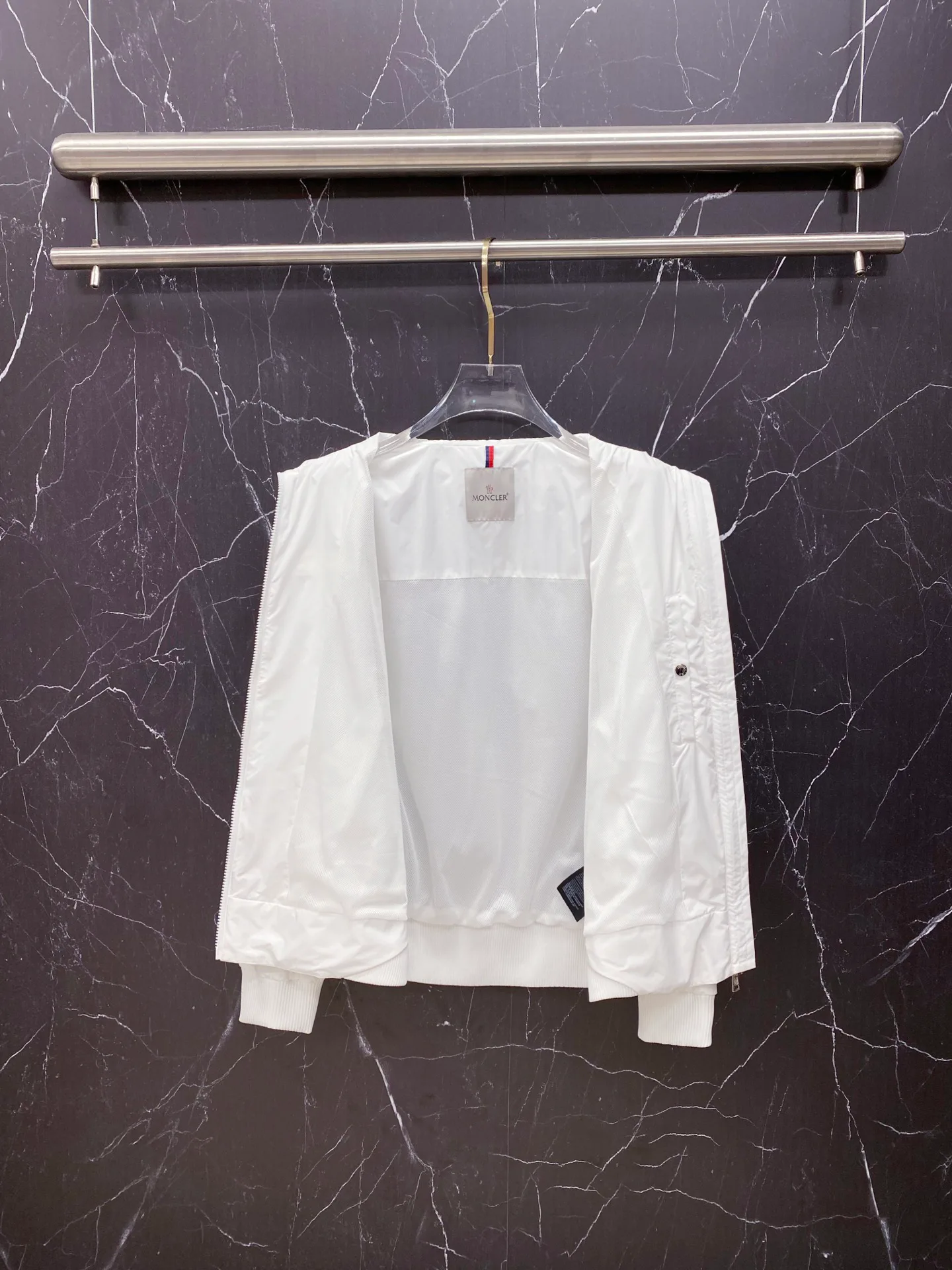 Куртки И Пуховики Женские Moncler 9732462