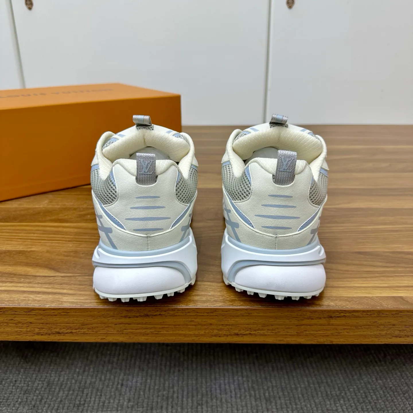 Кроссовки Мужские Louis Vuitton 17477023