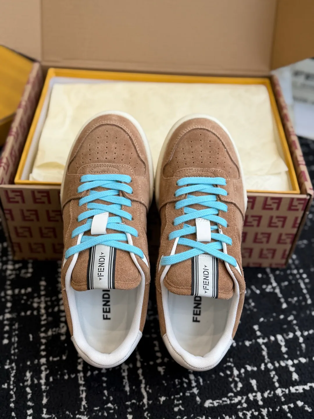 Кроссовки Женские Fendi 18660783