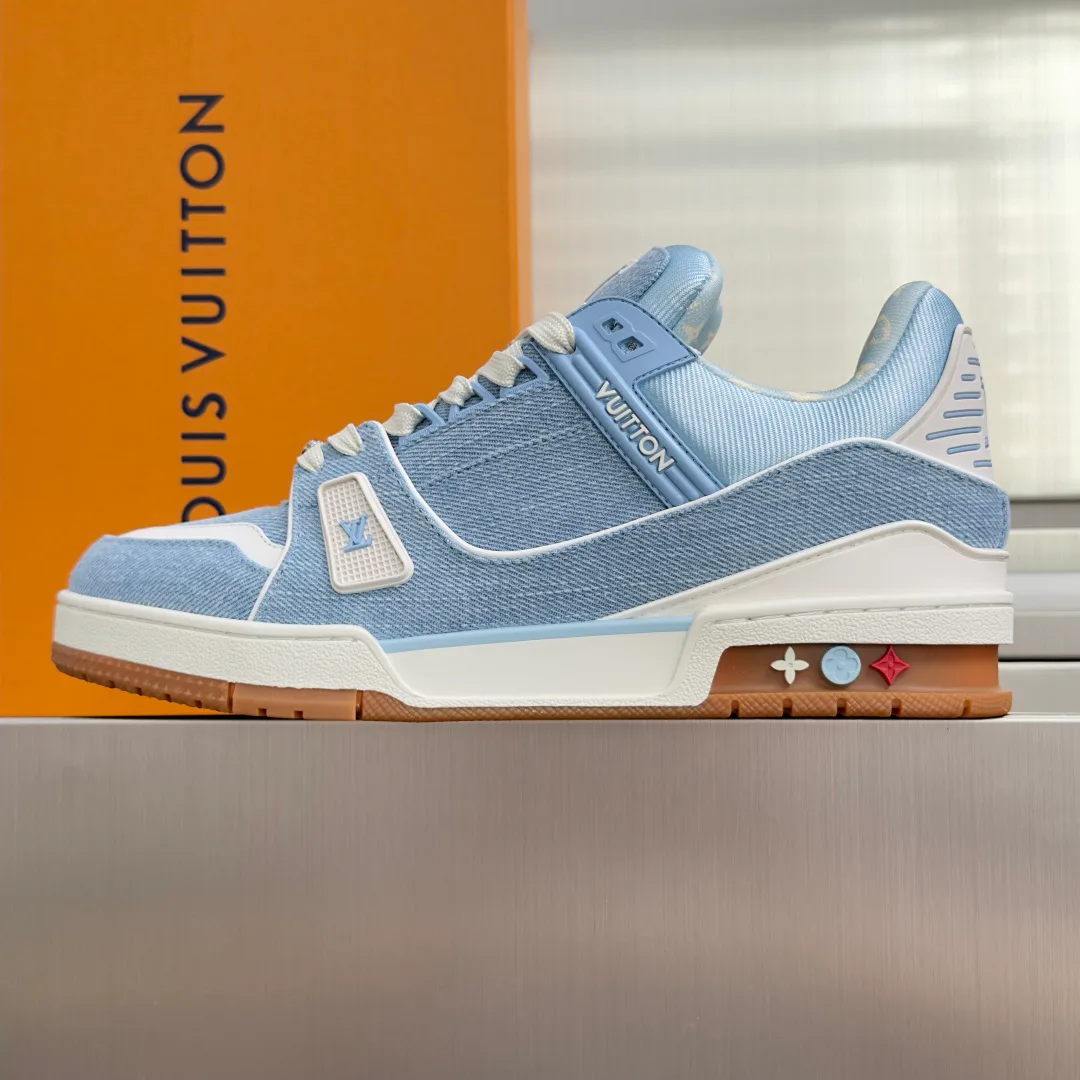 Кроссовки Женские Louis Vuitton 17950309