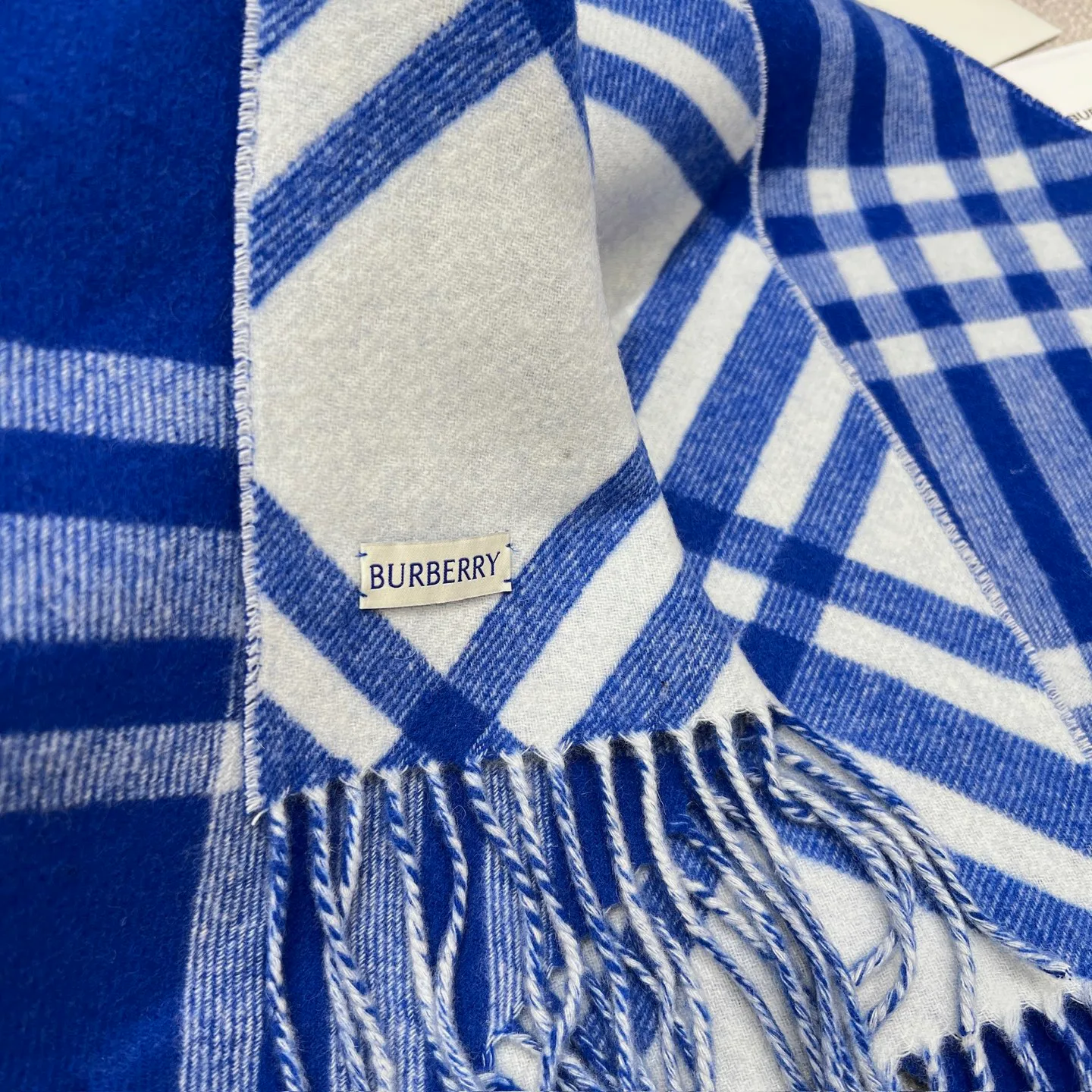 Шарфы Burberry 17945519