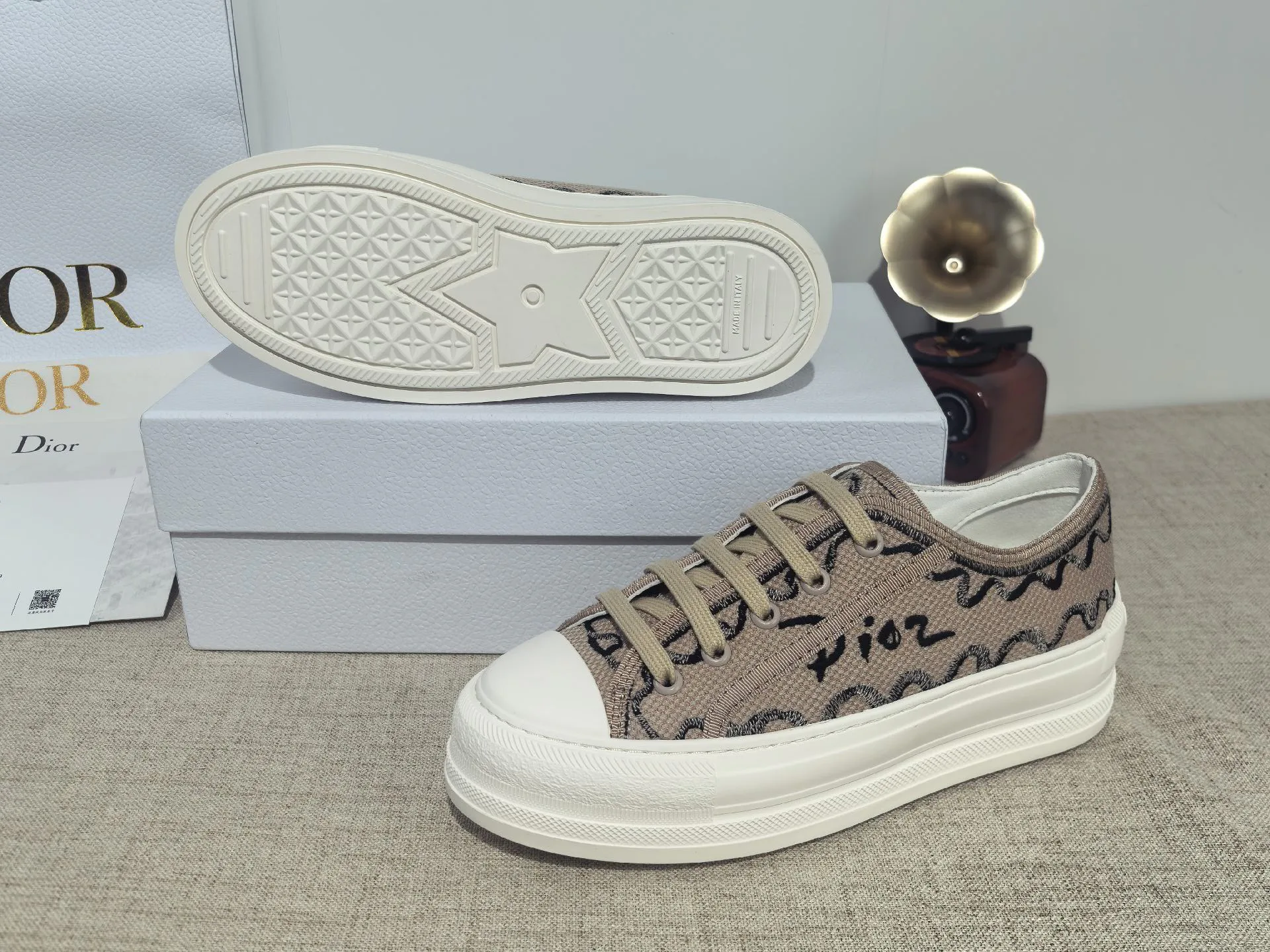 Кроссовки Женские Christian Dior 17988670