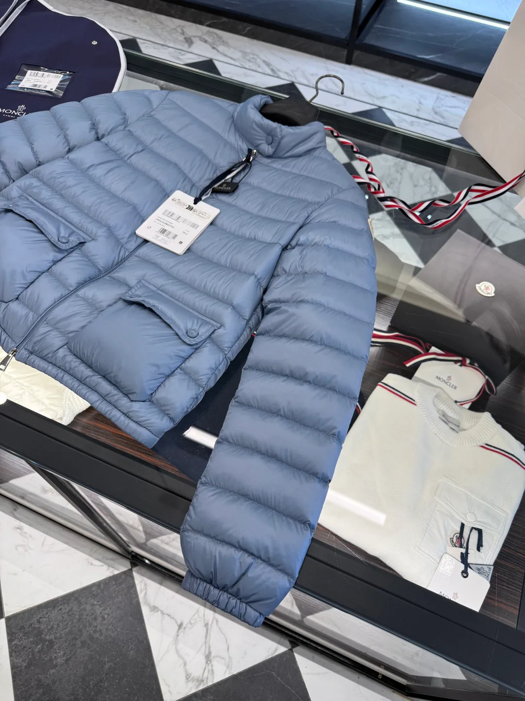 Куртки И Пуховики Женские Moncler 18989598
