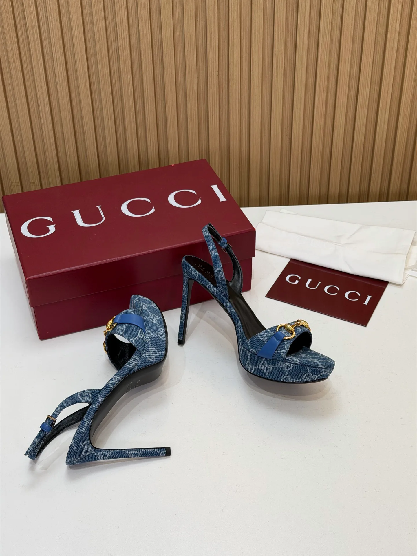 Босоножки Женские Gucci 18396266