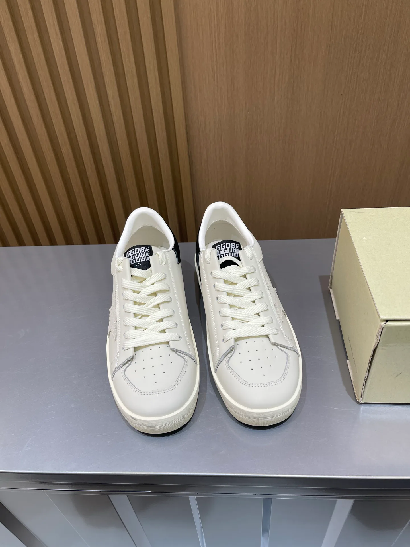 Кроссовки Женские Golden Goose 19466427