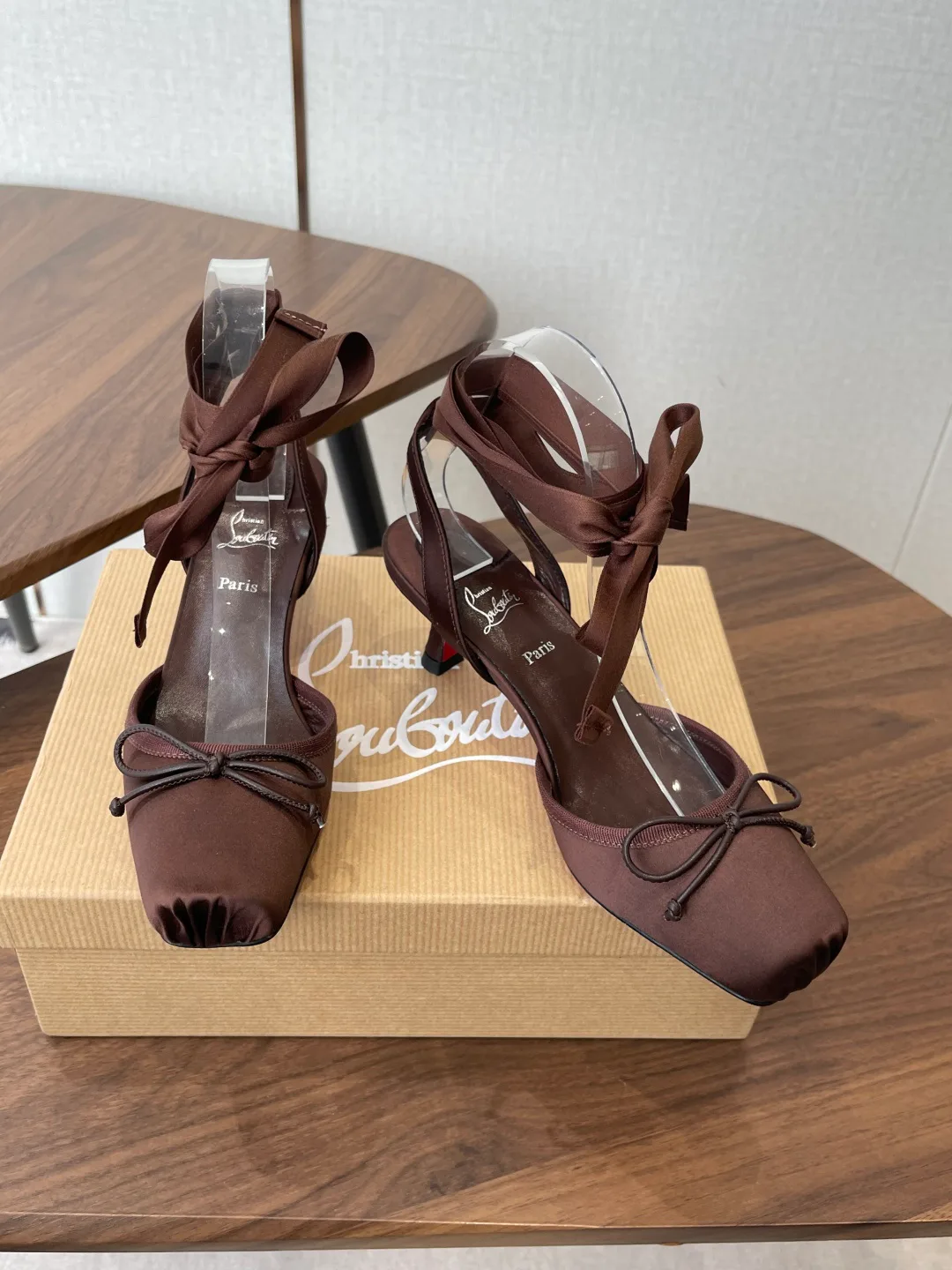 Босоножки Женские Christian Louboutin 11966282