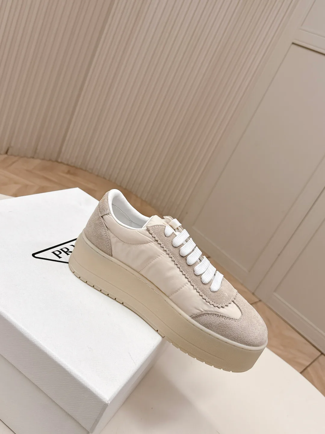 Кроссовки Женские Prada 11594934