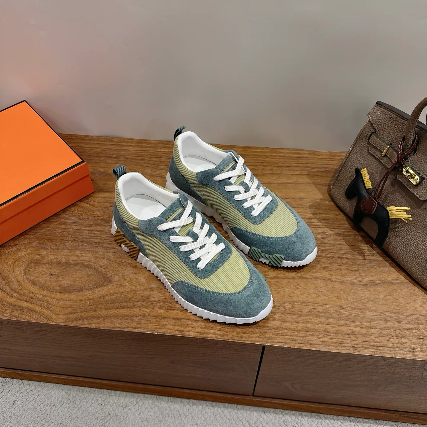 Кроссовки Женские Hermes 18729619