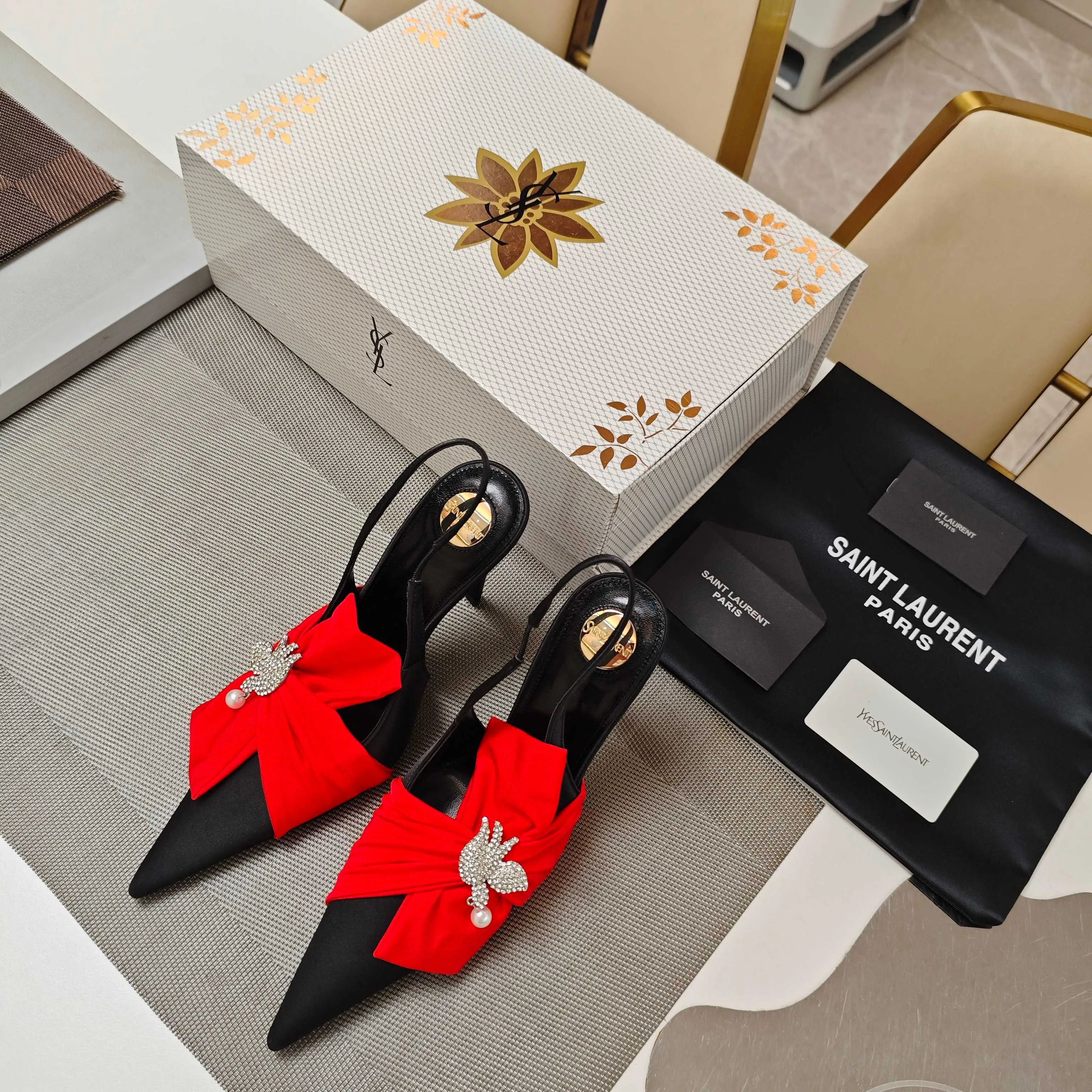 Босоножки Женские Saint Laurent 11490786