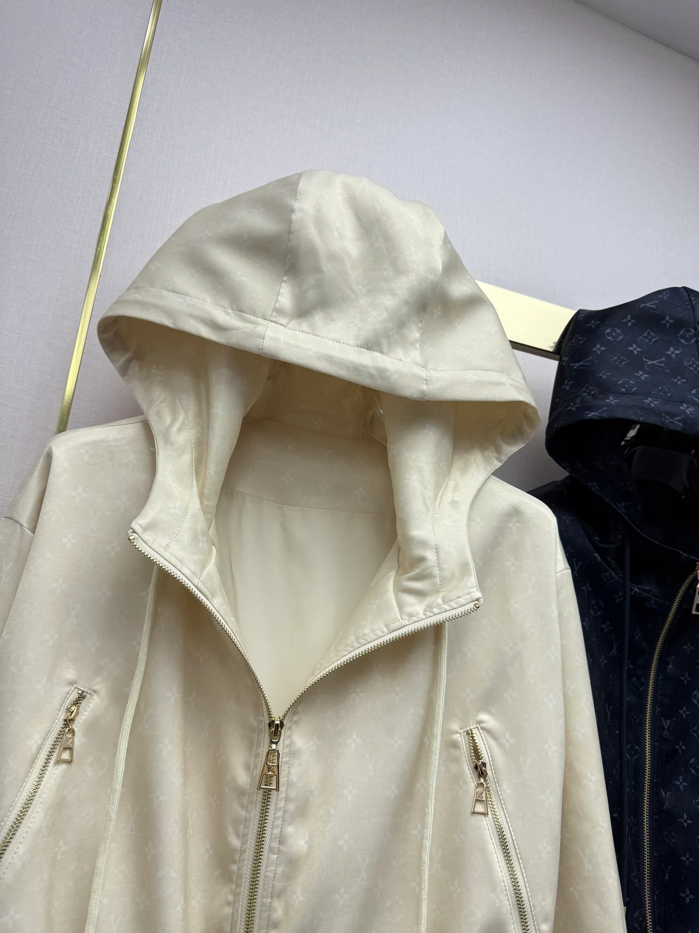 Куртки И Пуховики Женские Louis Vuitton 3055336