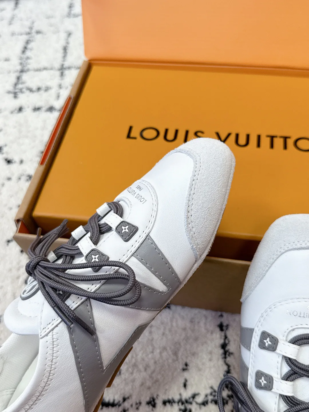 Кроссовки Женские Louis Vuitton 2471103