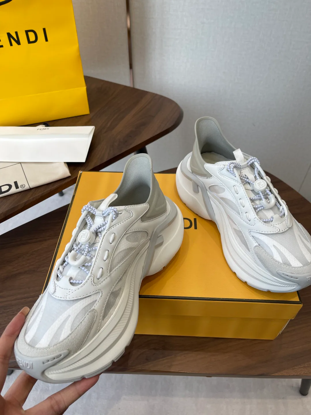 Кроссовки Женские Fendi 11428091