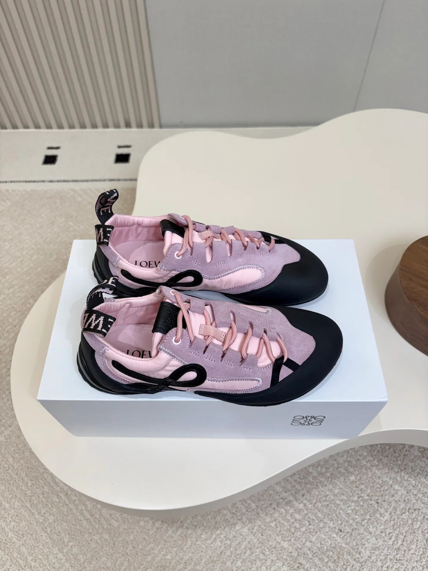 Кроссовки Женские Loewe 17902776