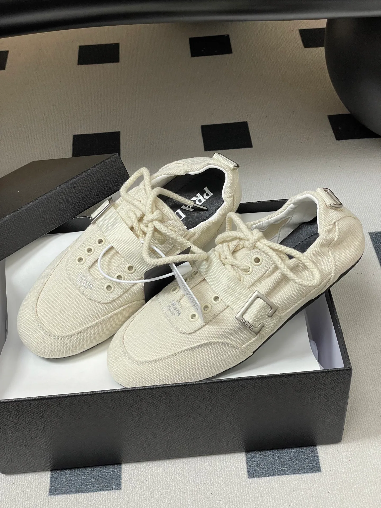 Кроссовки Женские Prada 12880089