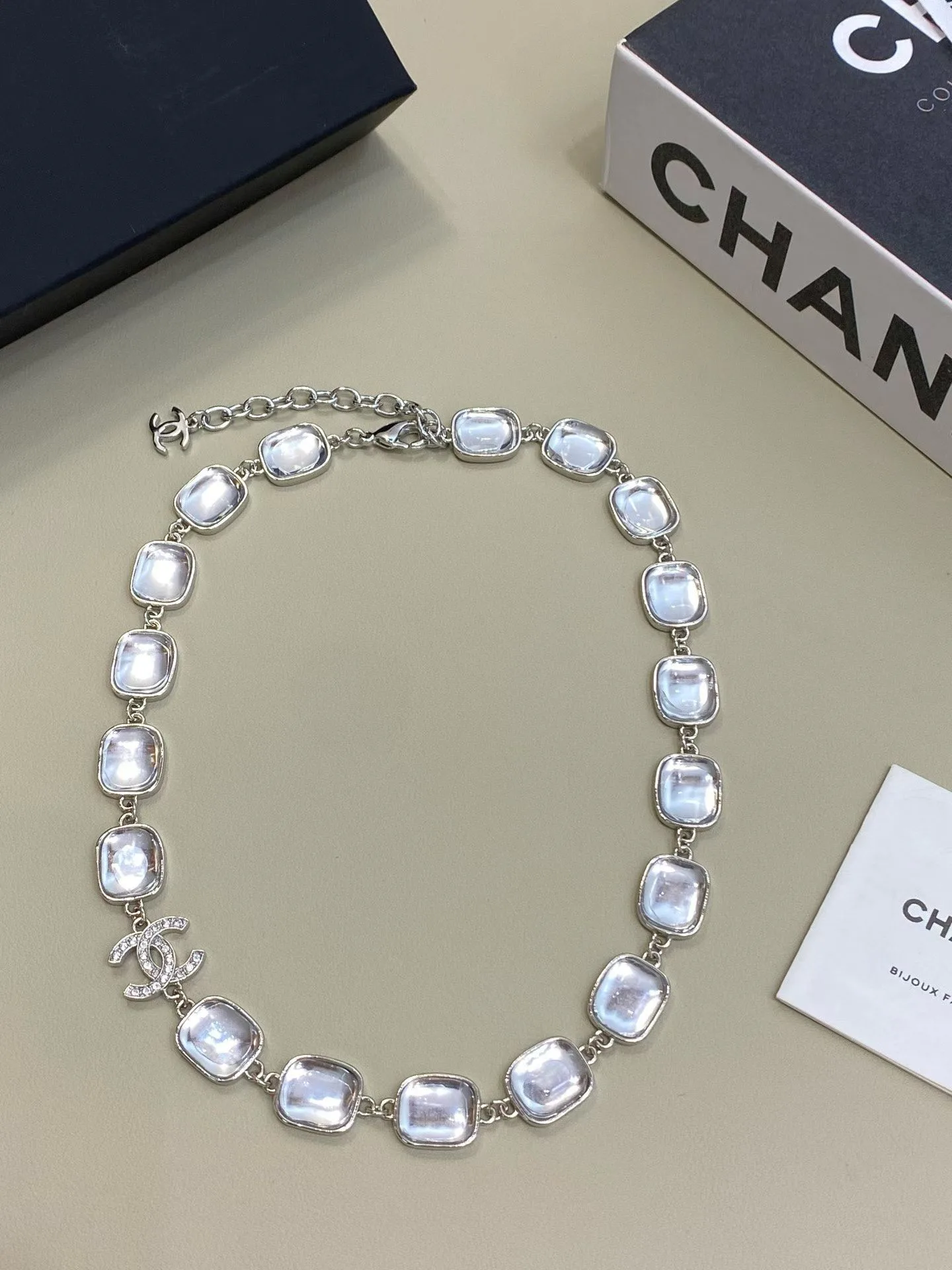 Бижутерия Chanel 18122368