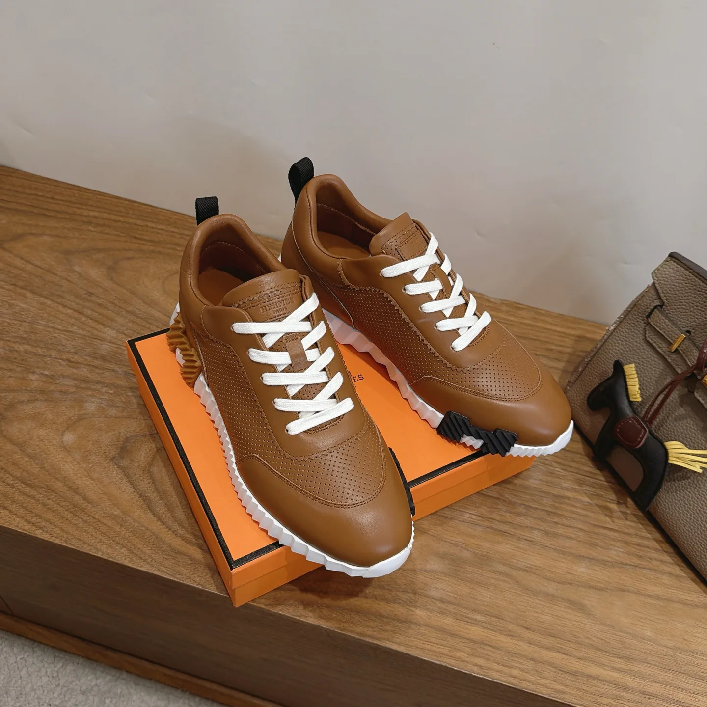 Кроссовки Женские Hermes 18729731
