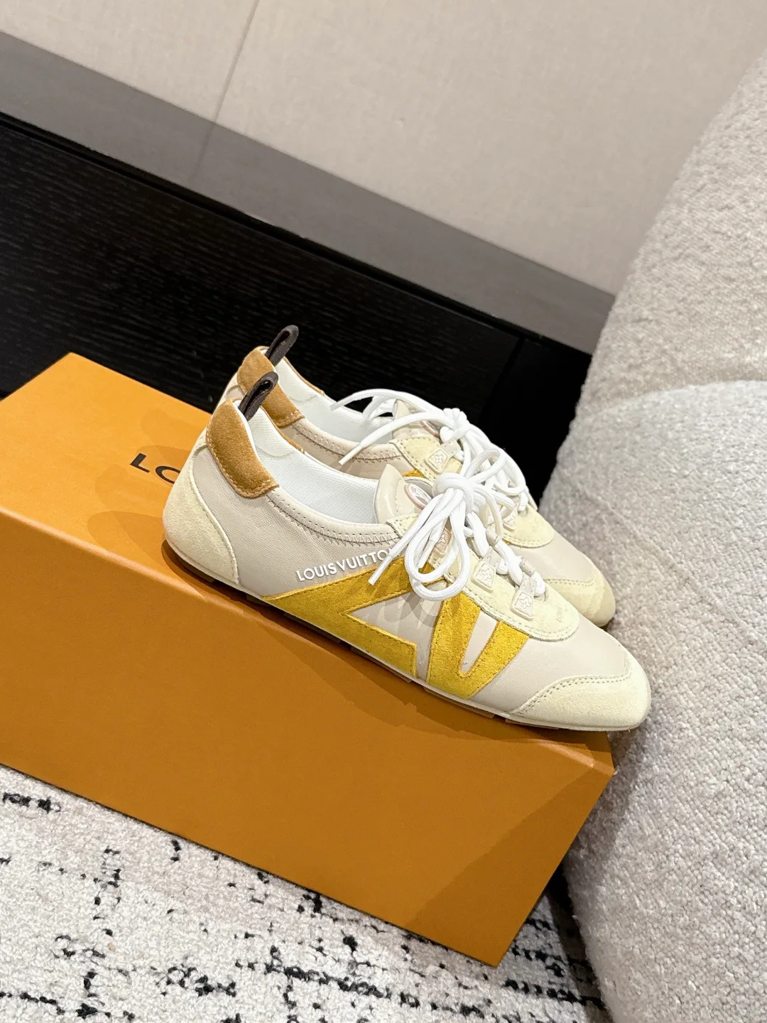 Кроссовки Женские Louis Vuitton 18409754