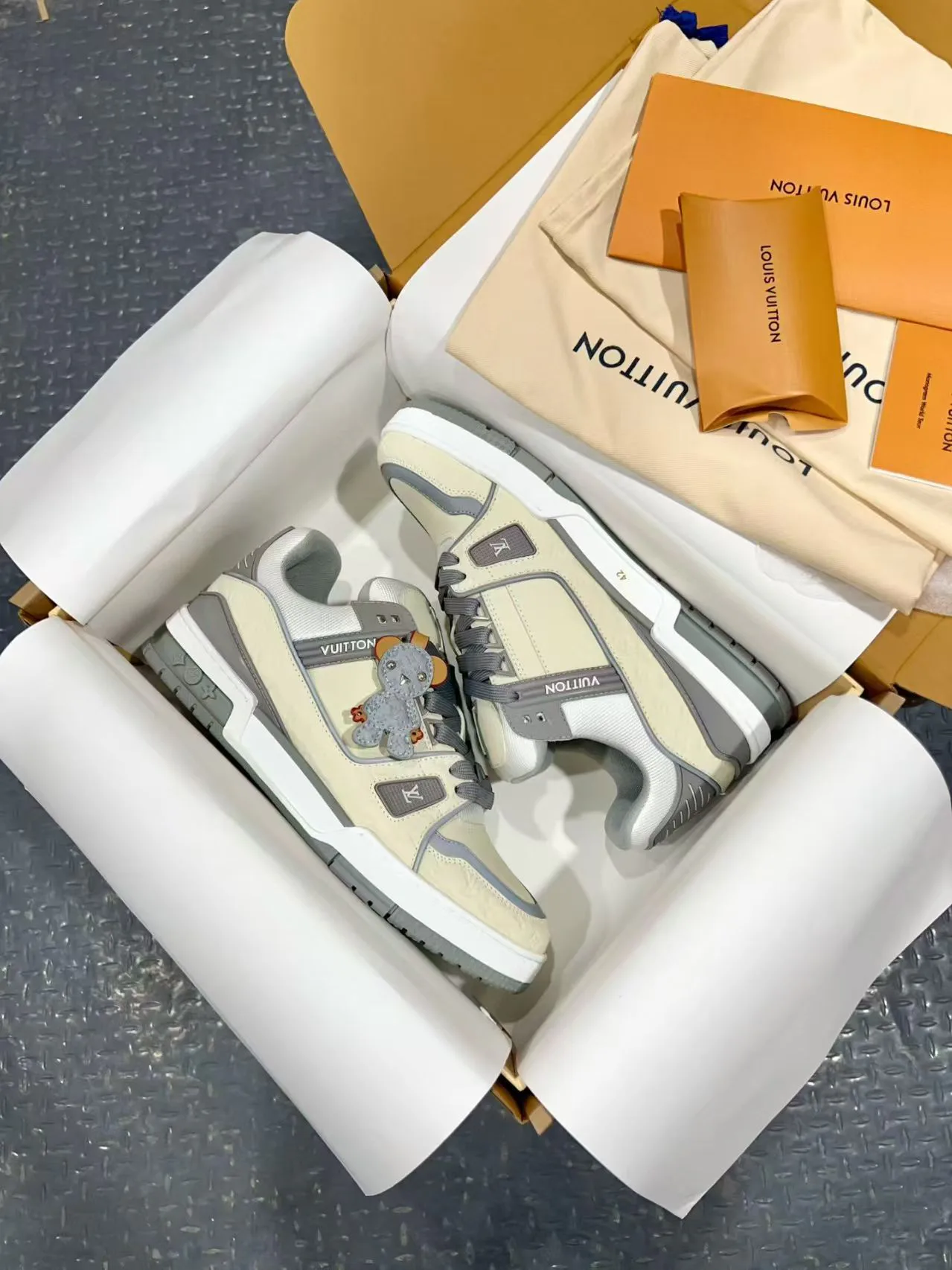 Кроссовки Мужские Louis Vuitton 18170754
