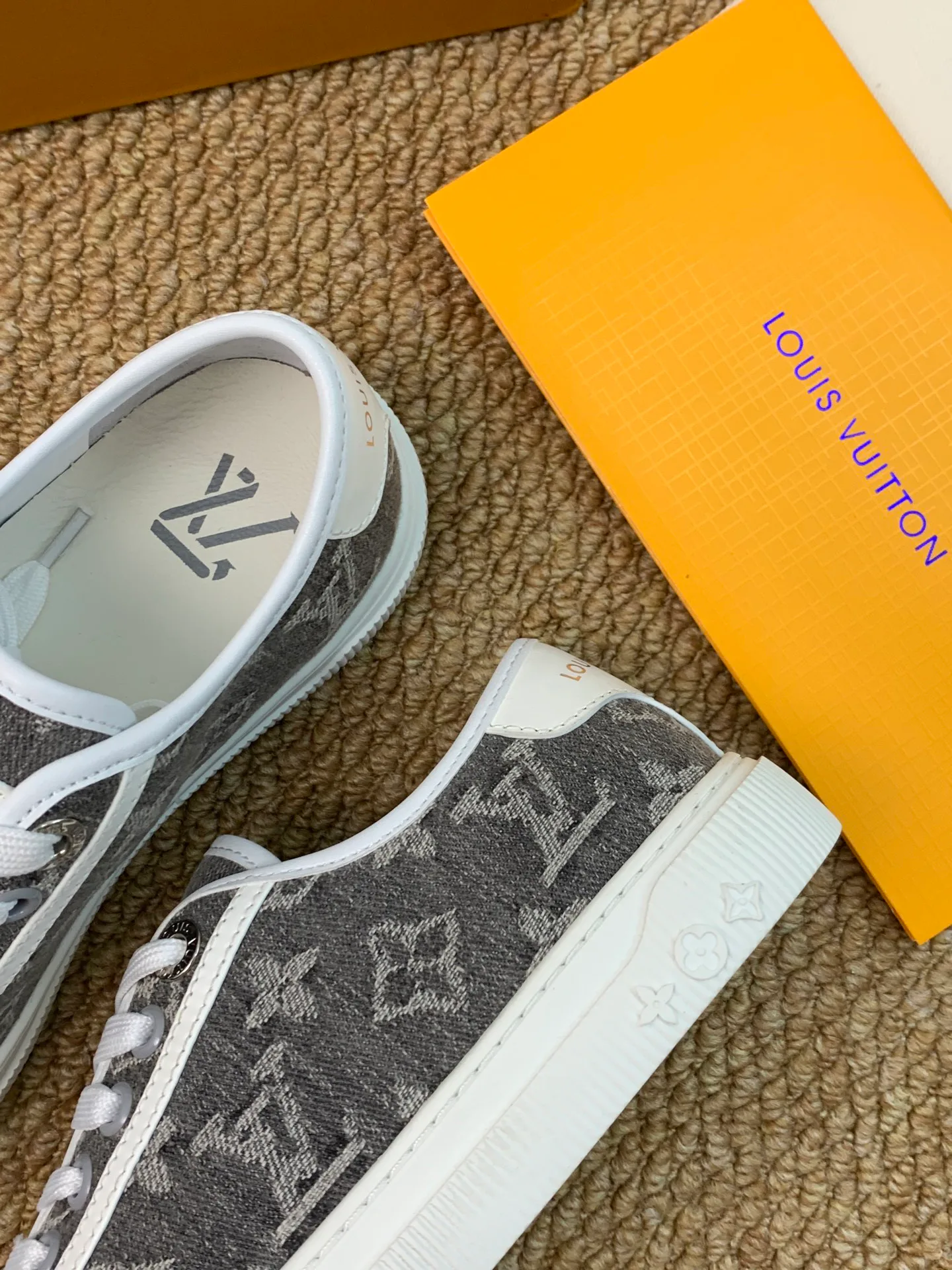 Кроссовки Женские Louis Vuitton 17545204