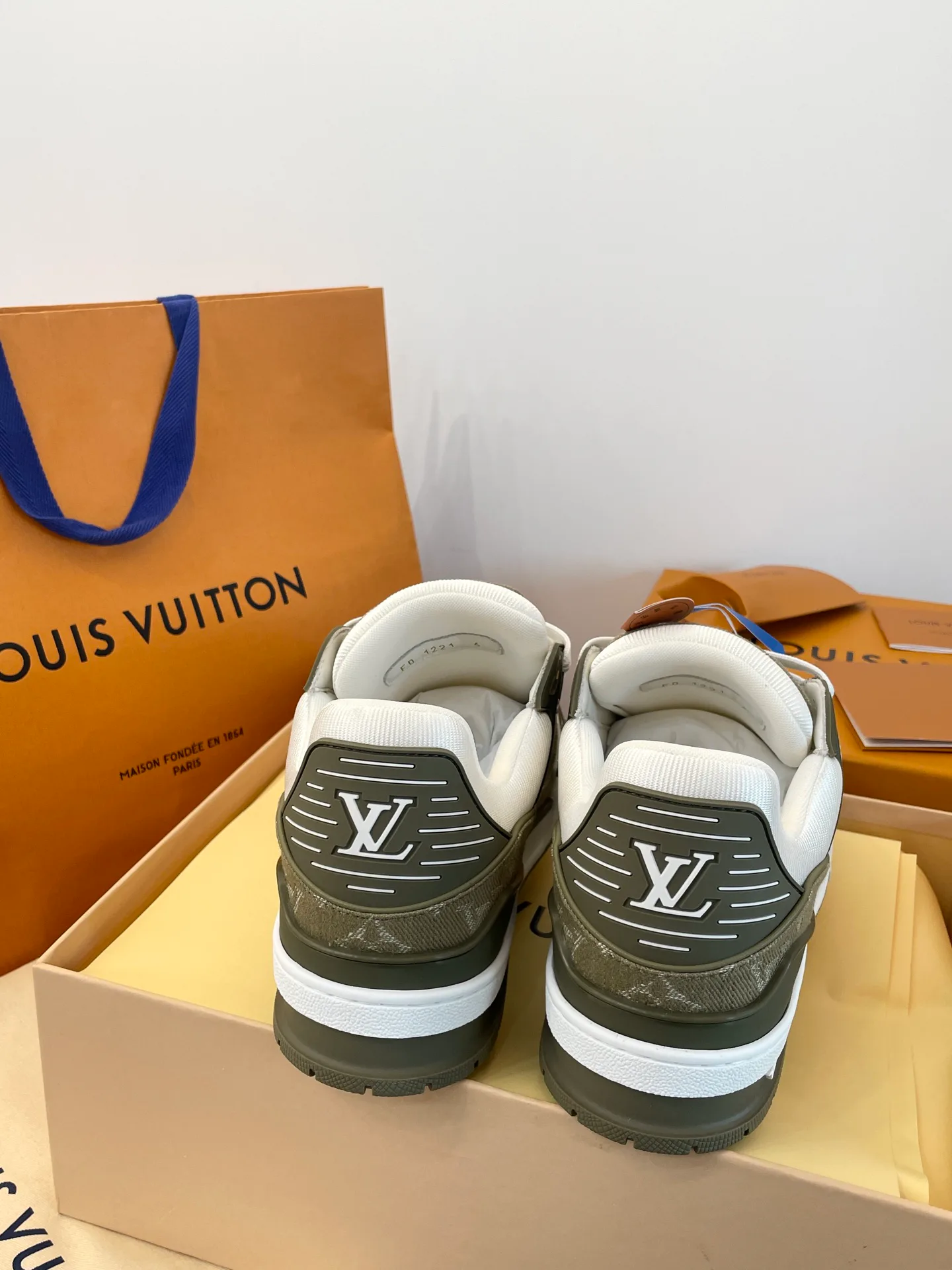 Кроссовки Женские Louis Vuitton 3483433