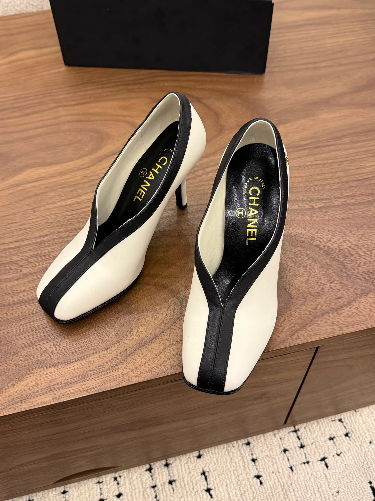 Туфли Женские Chanel 18275684