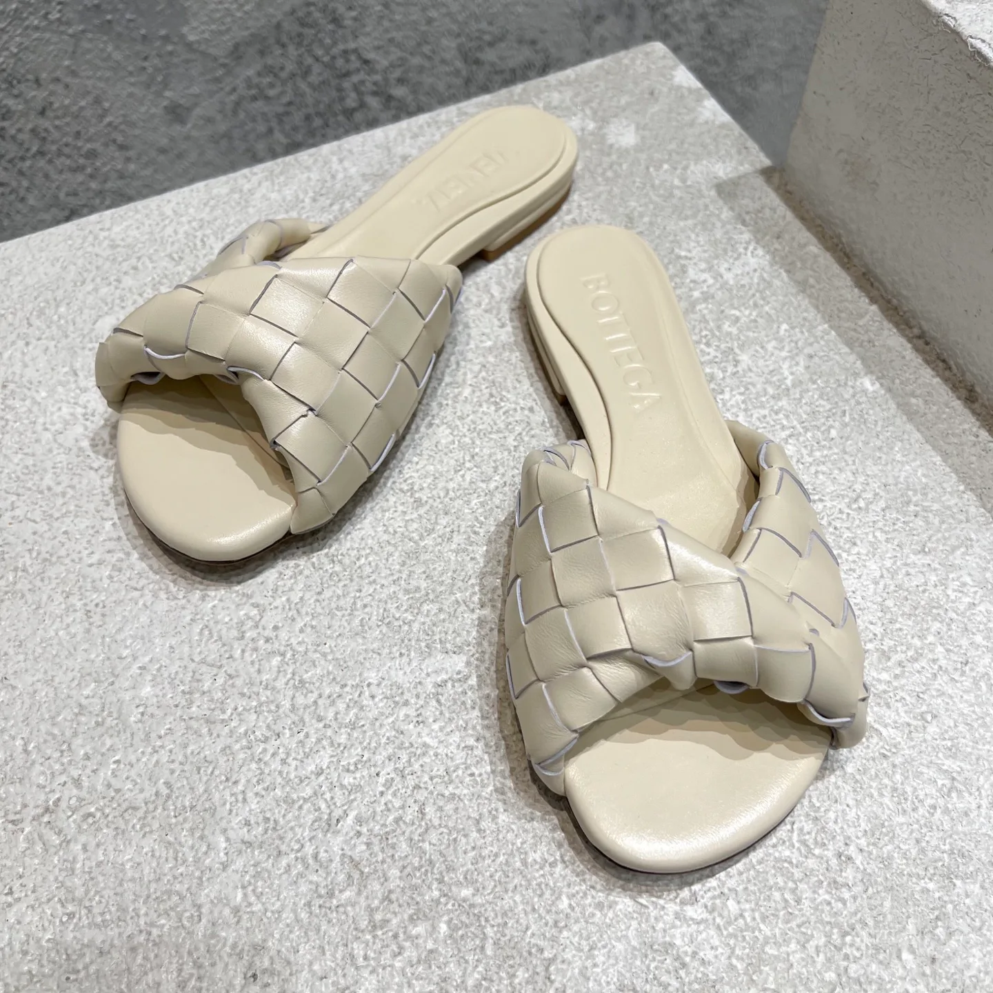 Шлепанцы Женские Bottega Veneta 31188