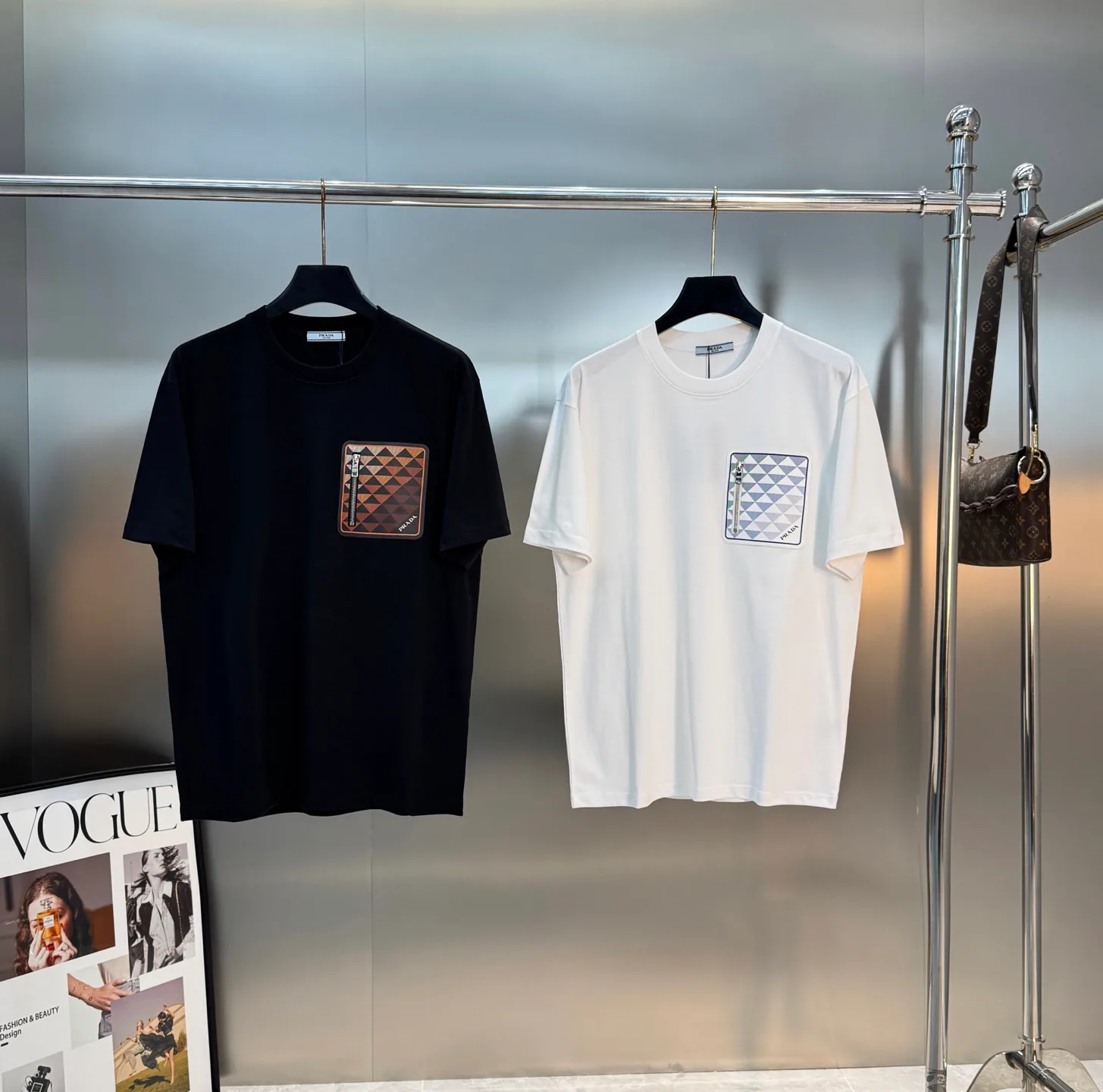 Футболки Женские Prada 13293376