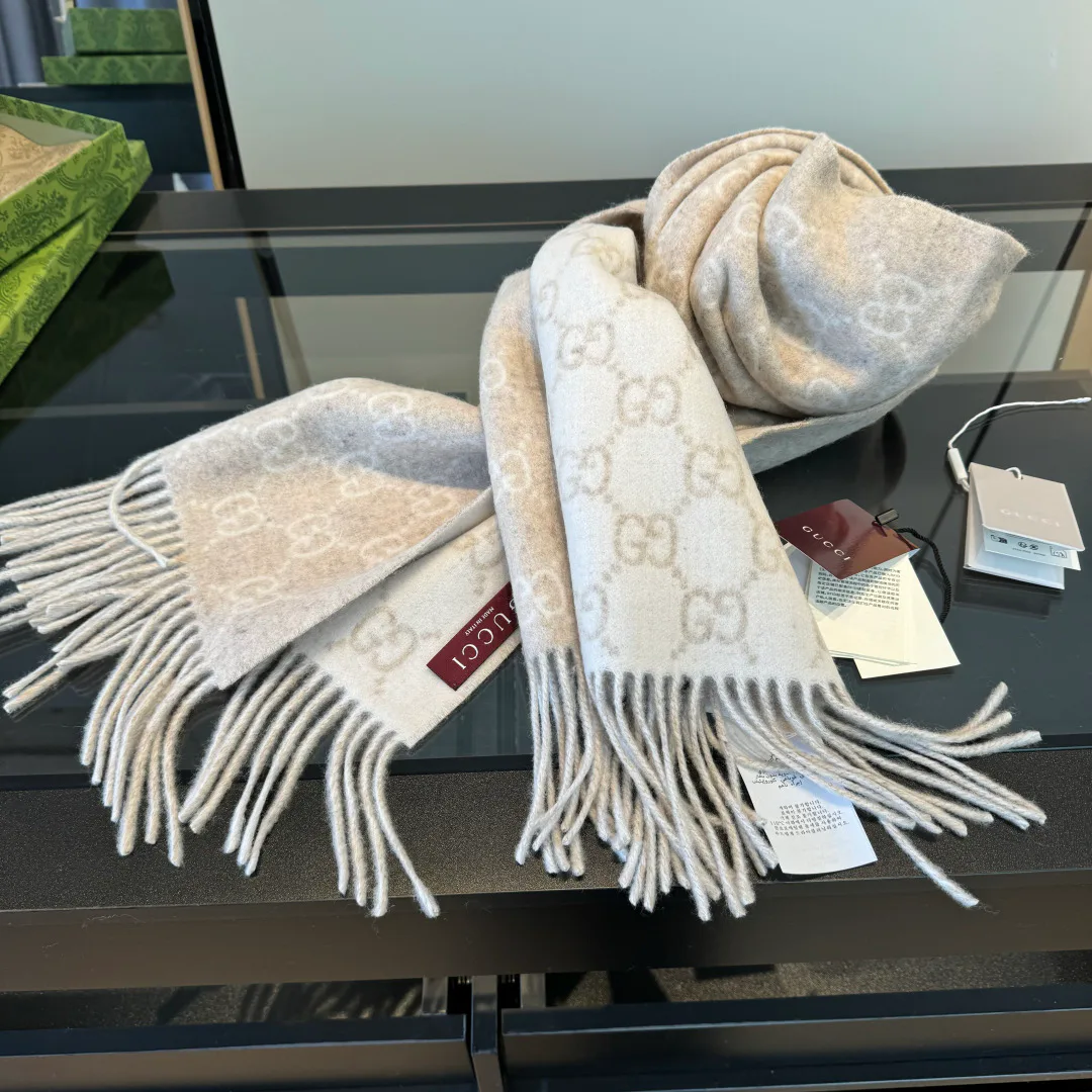 Шарфы Gucci 18104889