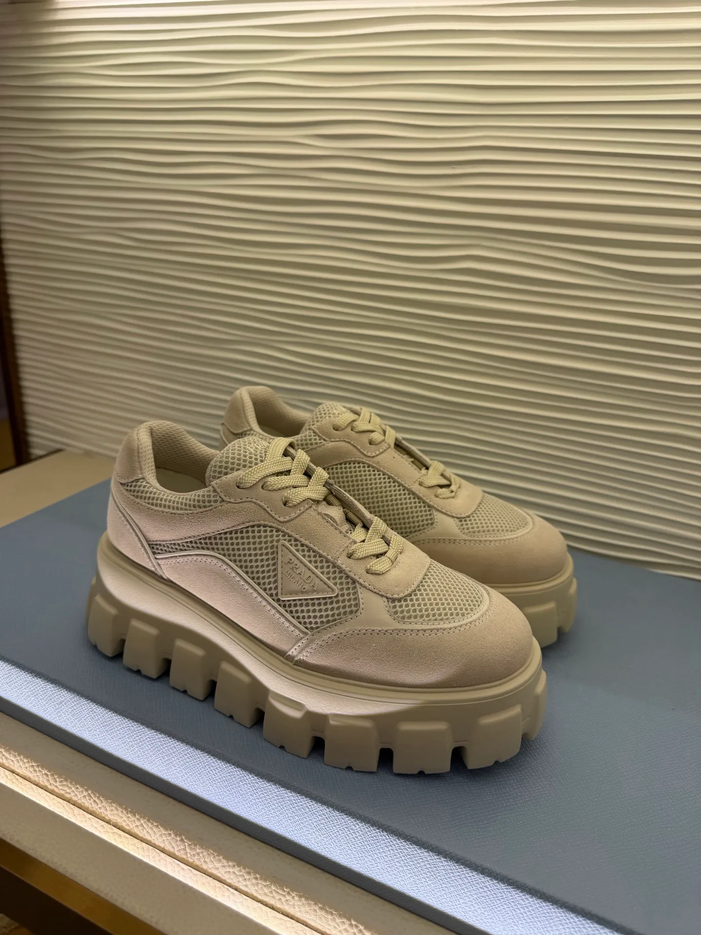 Кроссовки Женские Prada 19453632