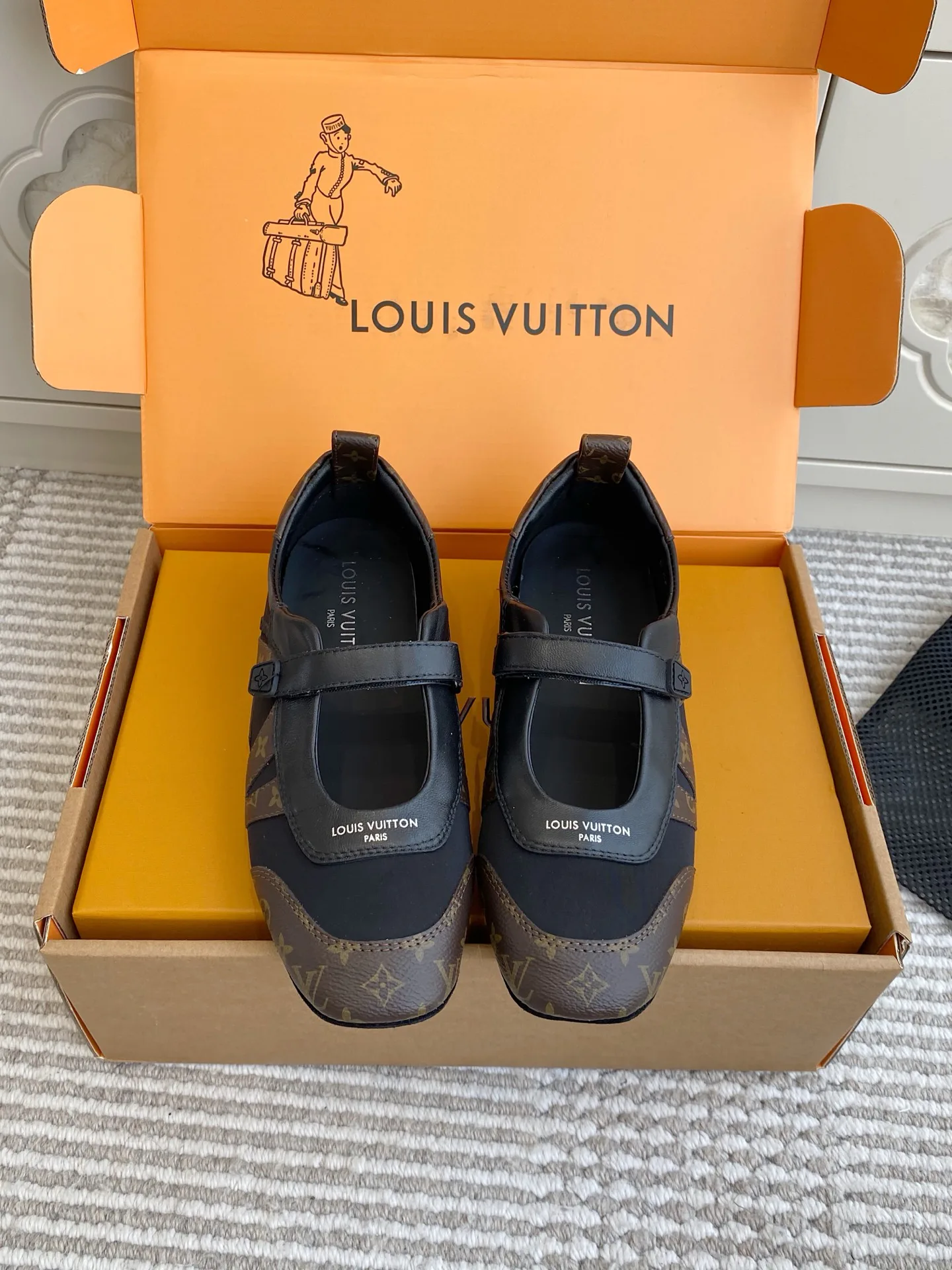 Кроссовки Женские Louis Vuitton 11304076