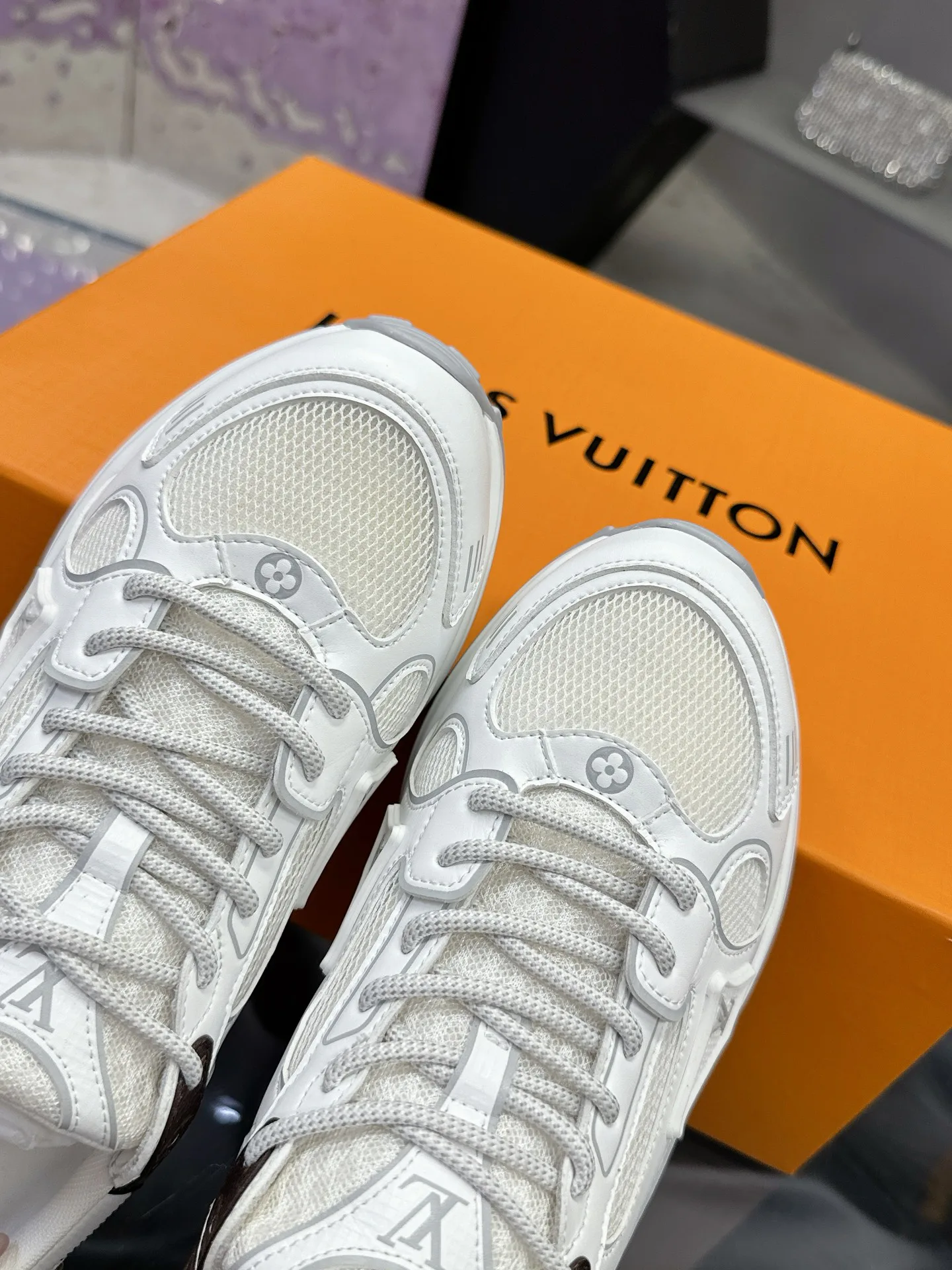 Кроссовки Женские Louis Vuitton 17530431