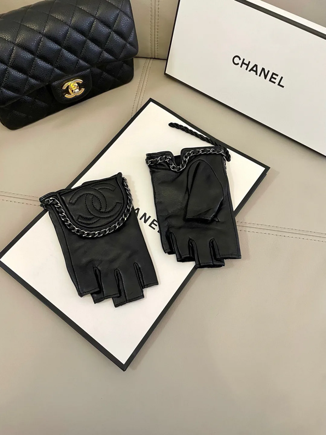 Перчатки Chanel 18525720
