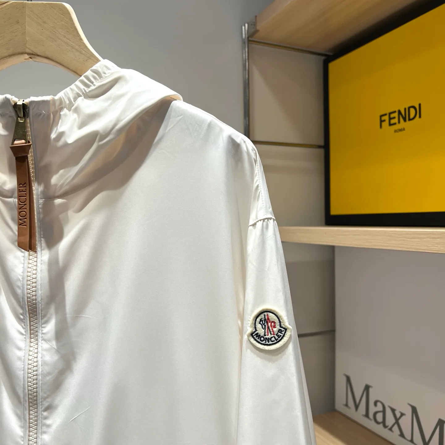 Куртки И Пуховики Женские Moncler 12778575