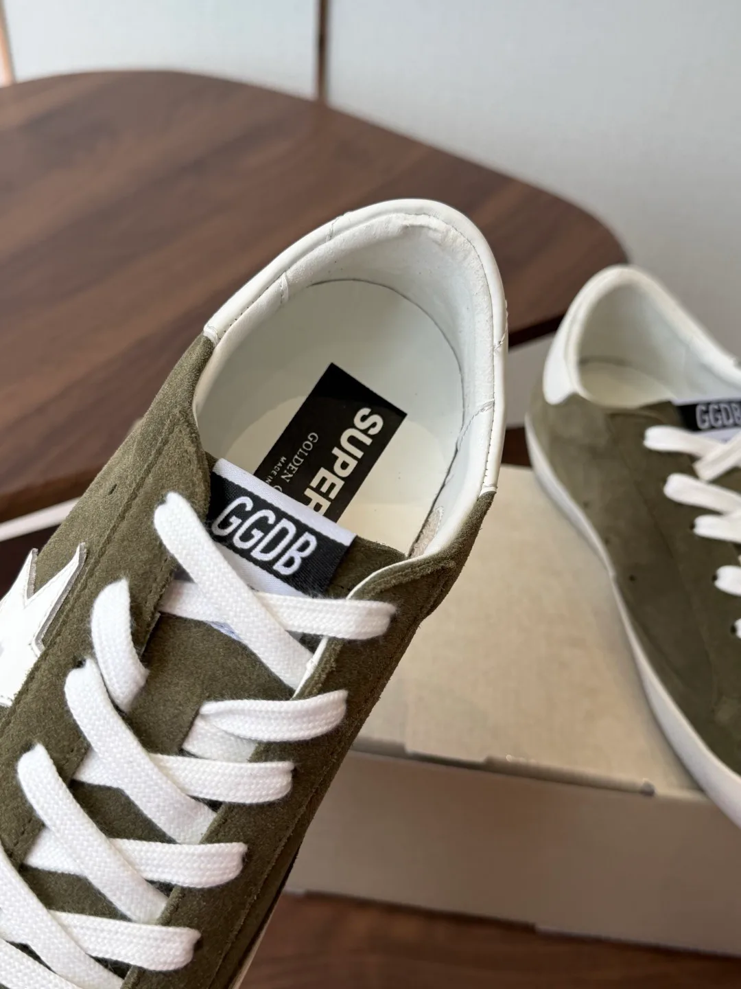 Кроссовки Женские Golden Goose 18146569
