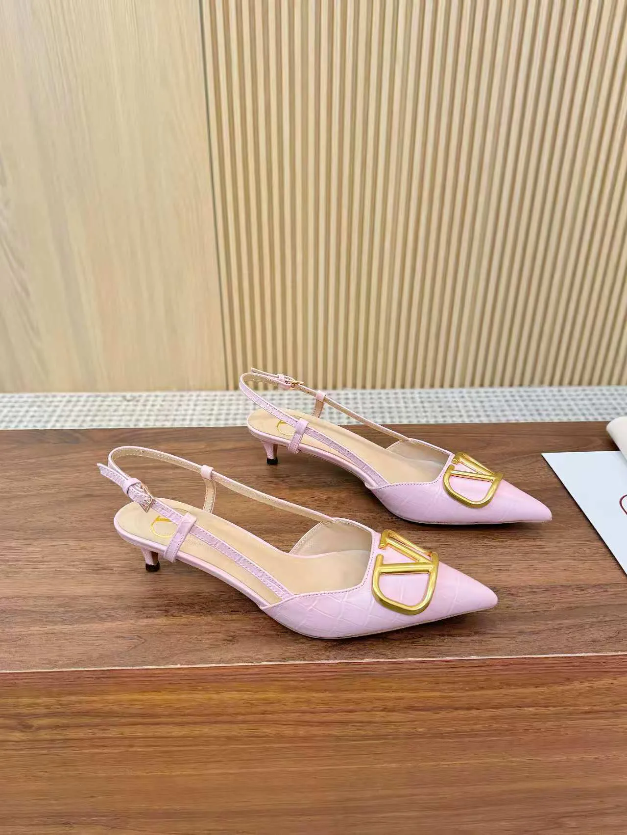 Босоножки Женские Valentino 12156374