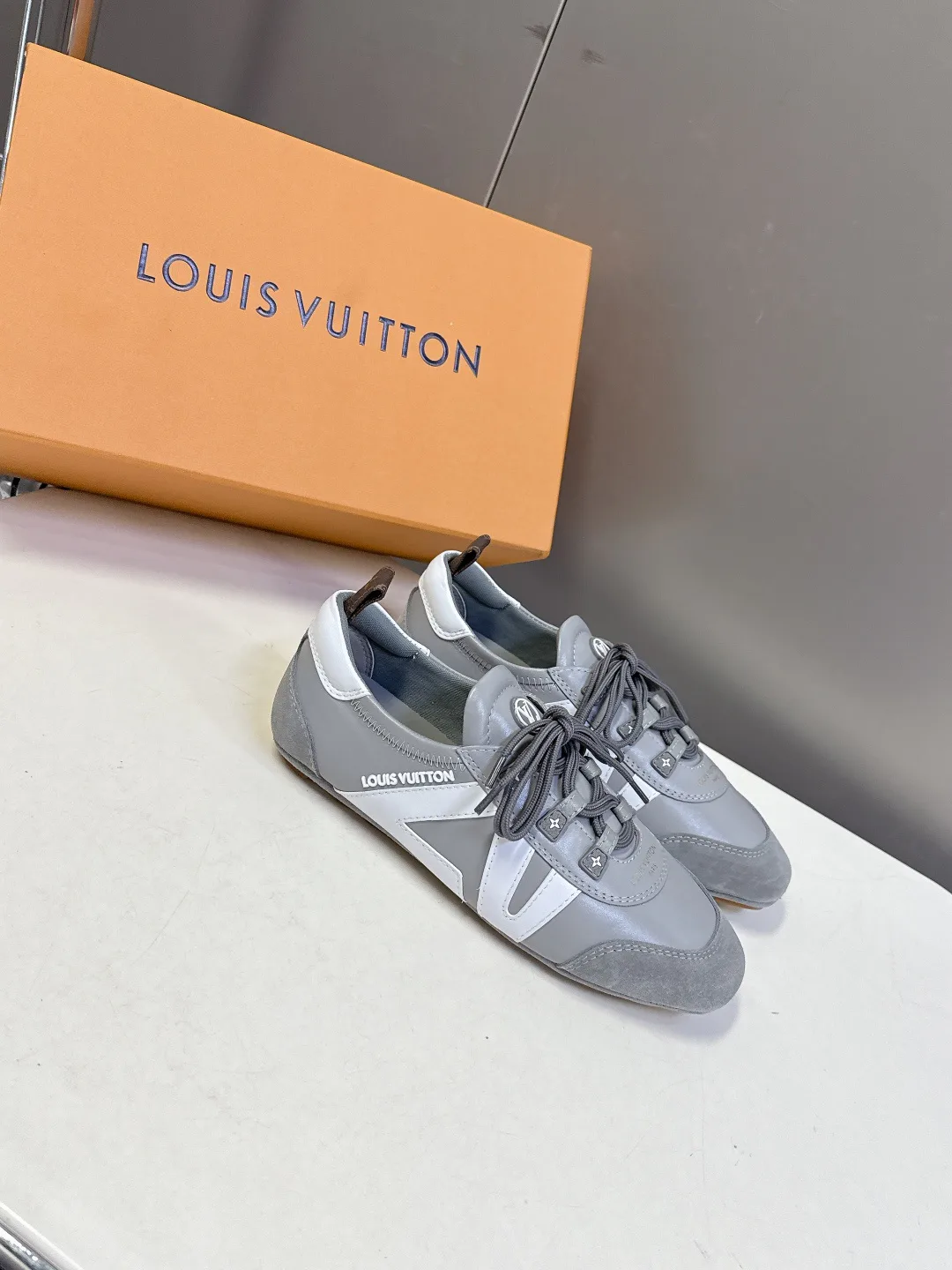 Кроссовки Женские Louis Vuitton 1480745
