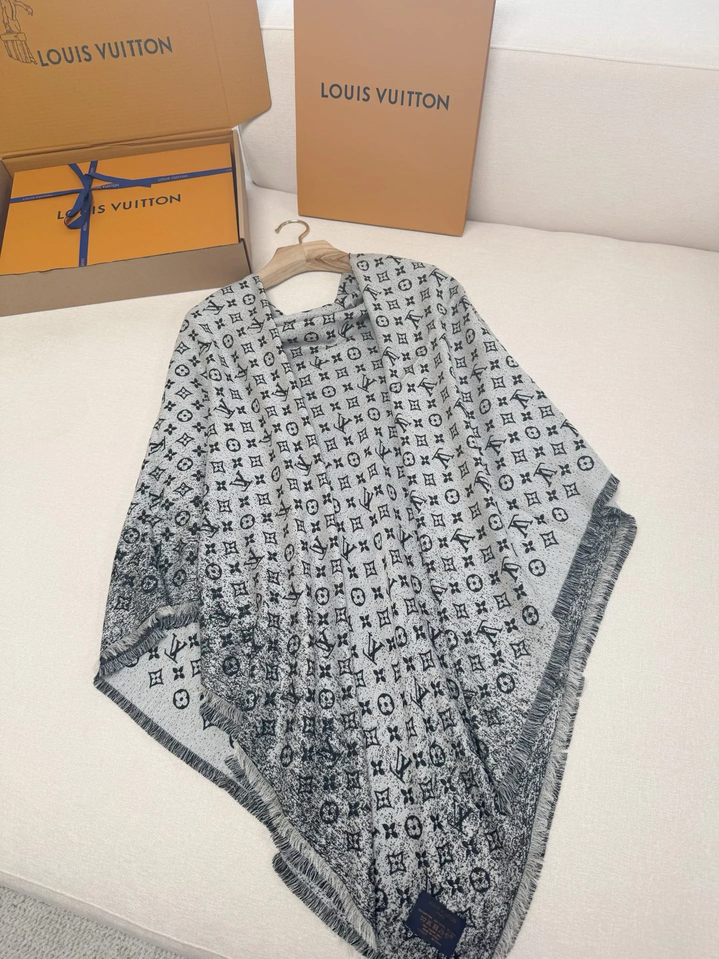 Шарфы Louis Vuitton 437762