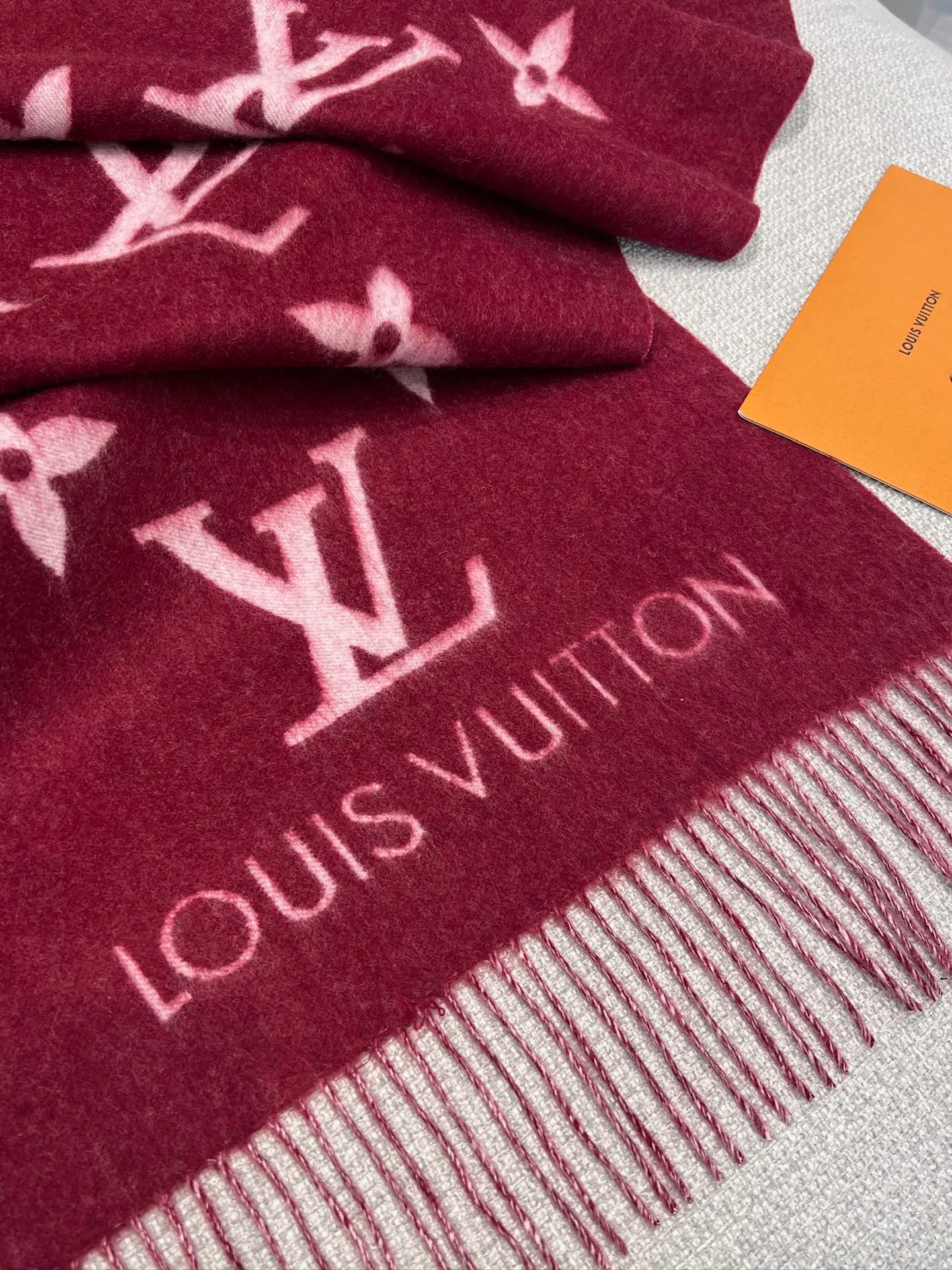 Шарфы Louis Vuitton 18210446