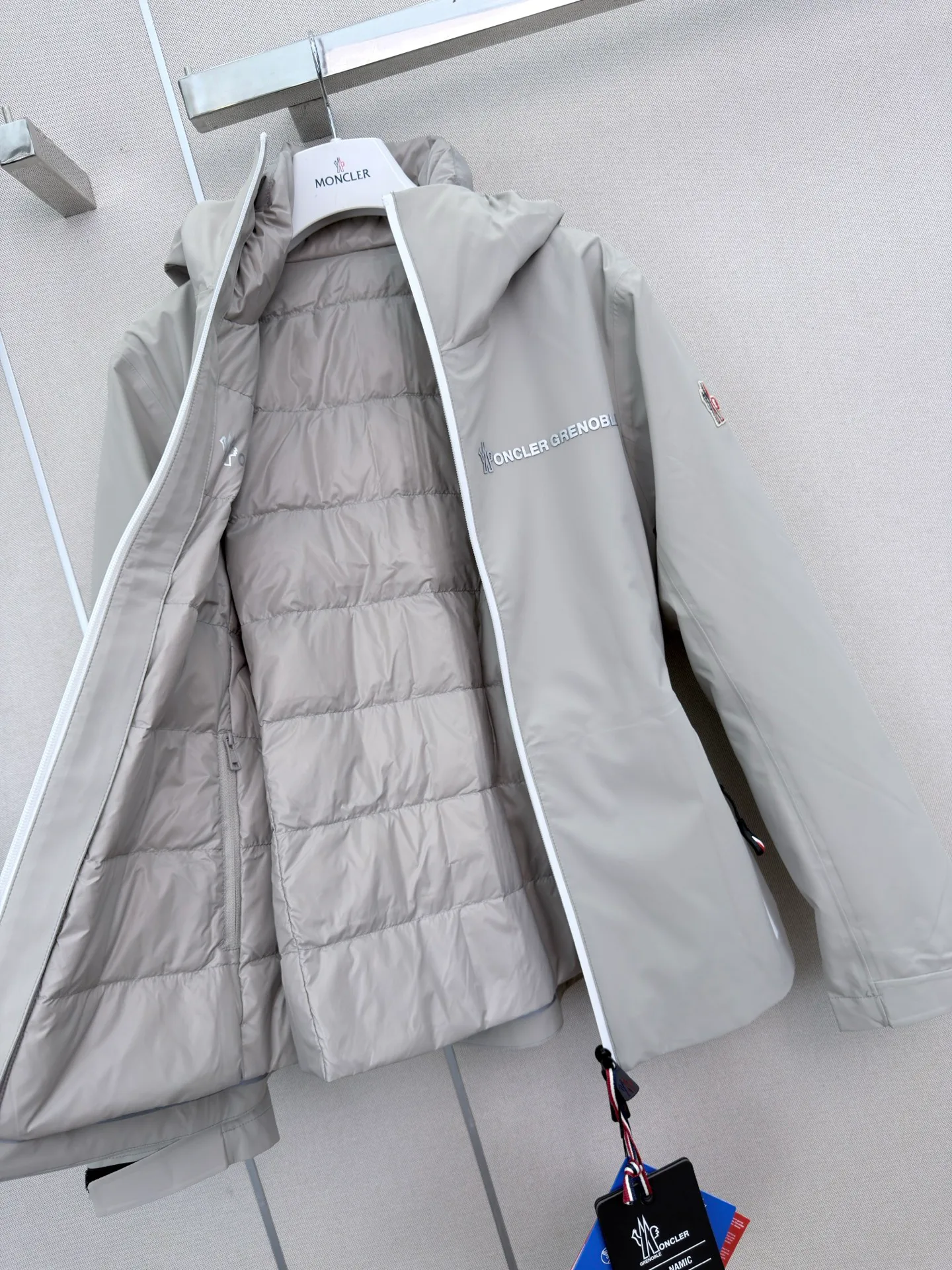 Куртки И Пуховики Женские Moncler 18501655
